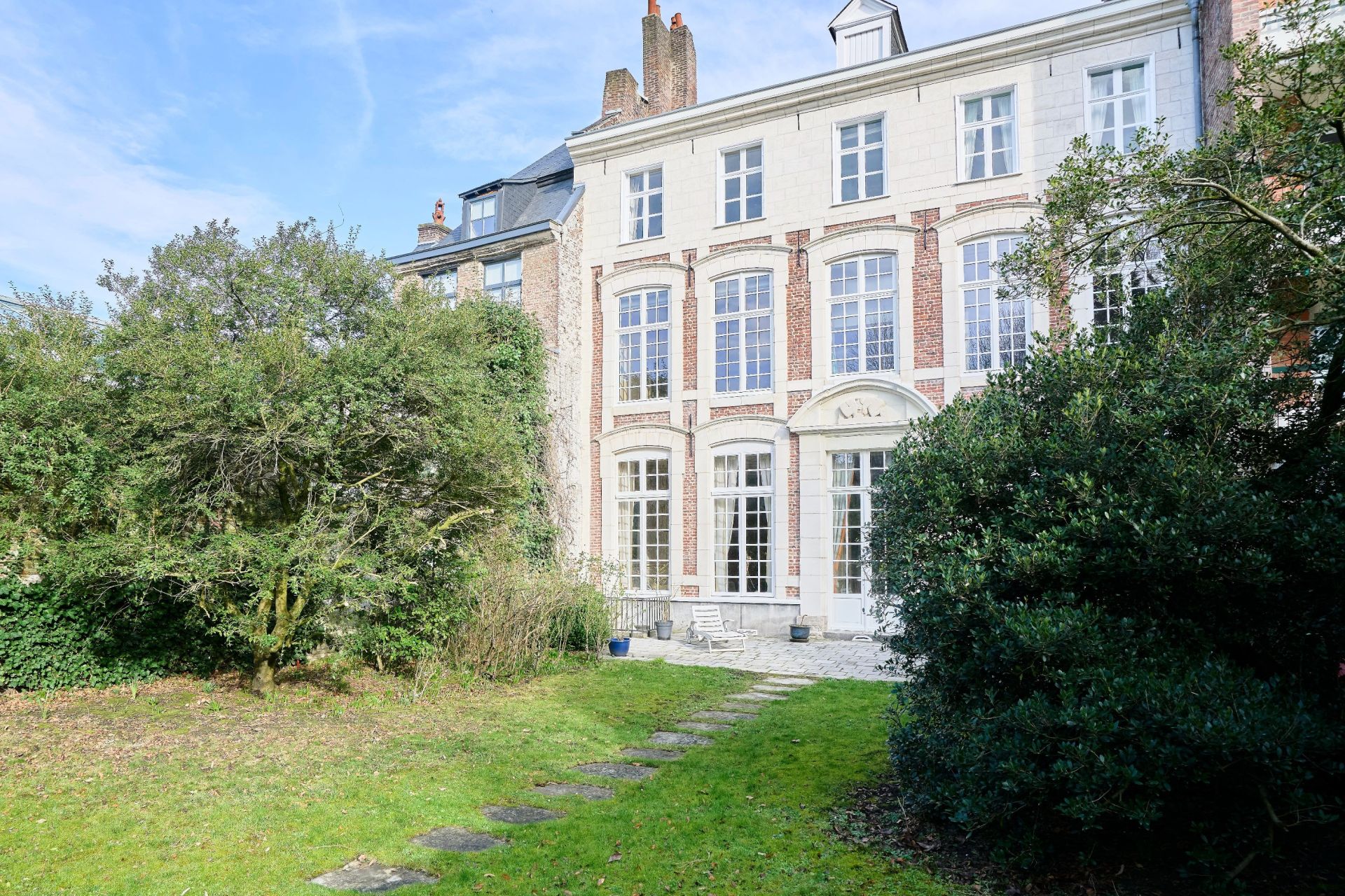 mansion (hôtel particulier) 16 Rooms for sale on LILLE (59000)