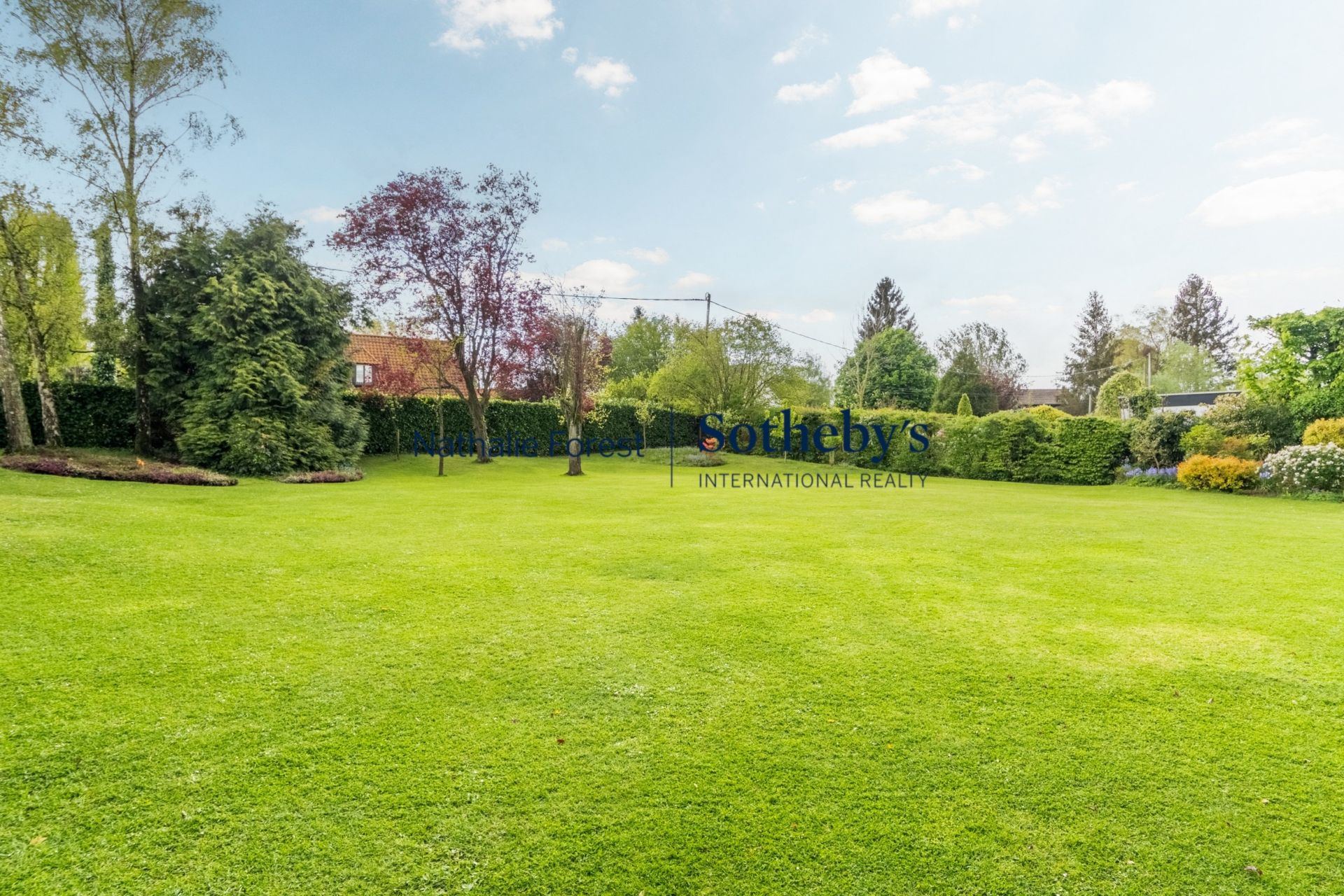 luxury house 9 Rooms for sale on BONDUES (59910)