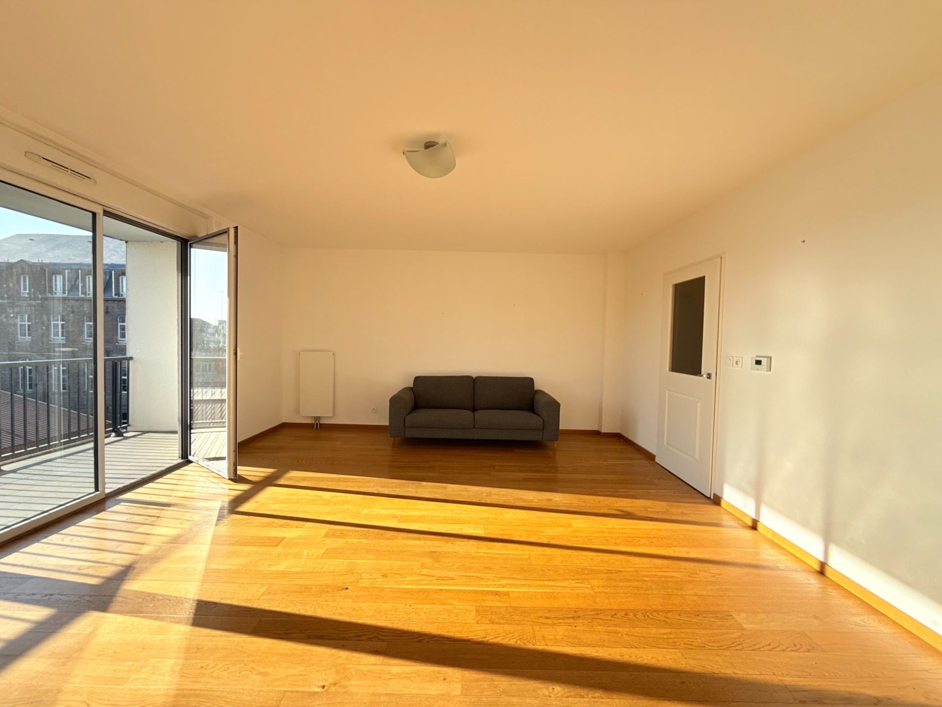 luxury apartment 4 Rooms for sale on LILLE (59800)