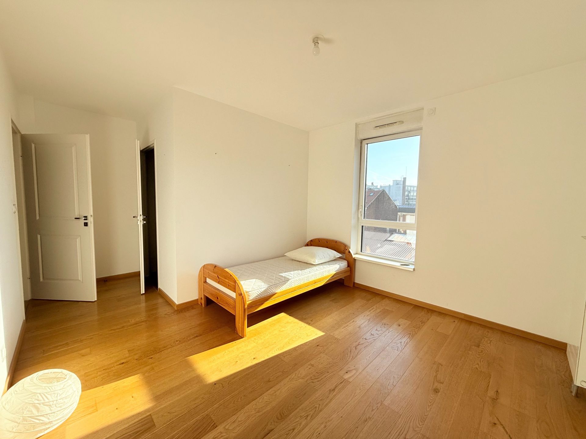 luxury apartment 4 Rooms for sale on LILLE (59800)