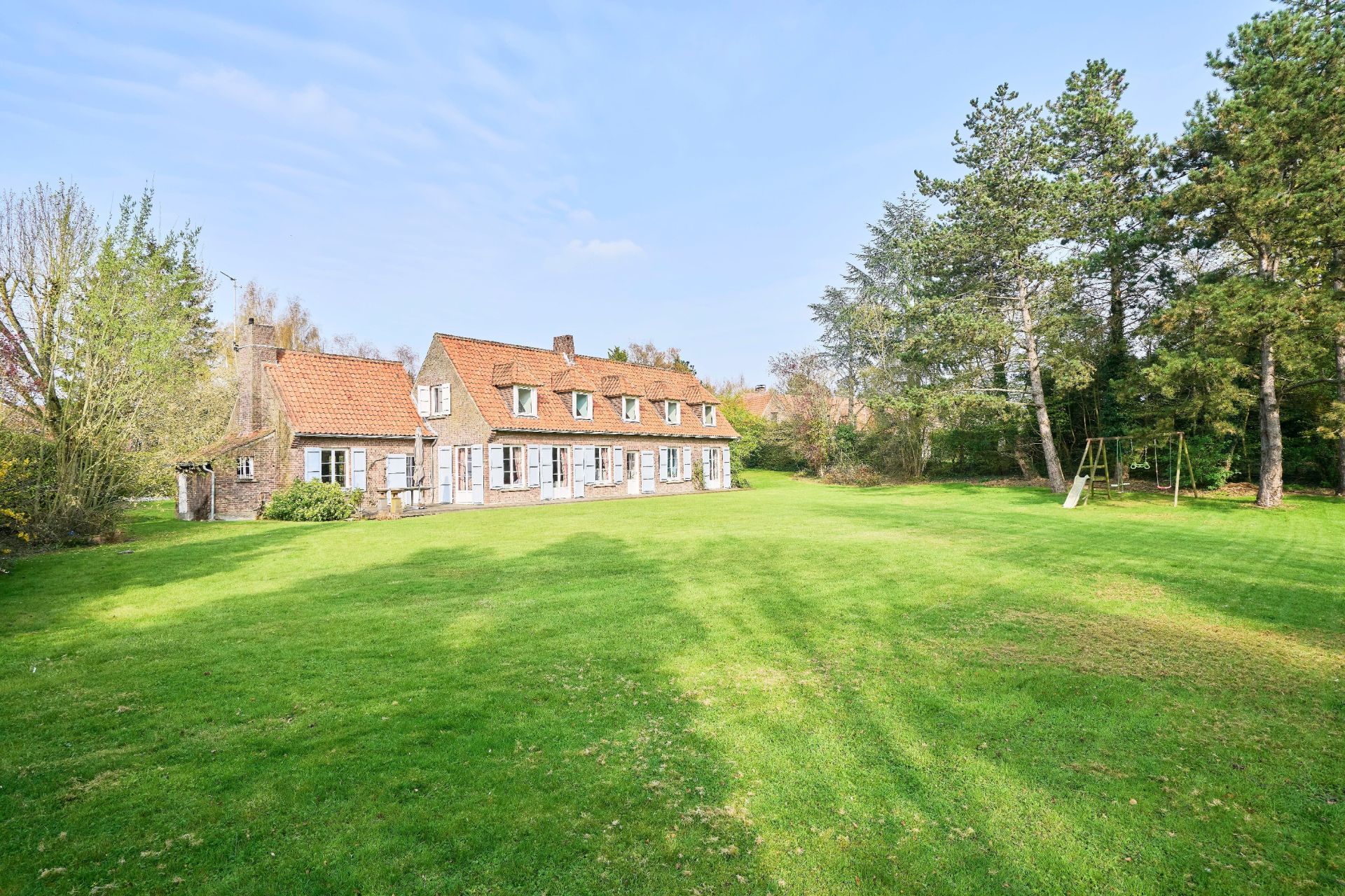 luxury house 7 Rooms for sale on CROIX (59170)