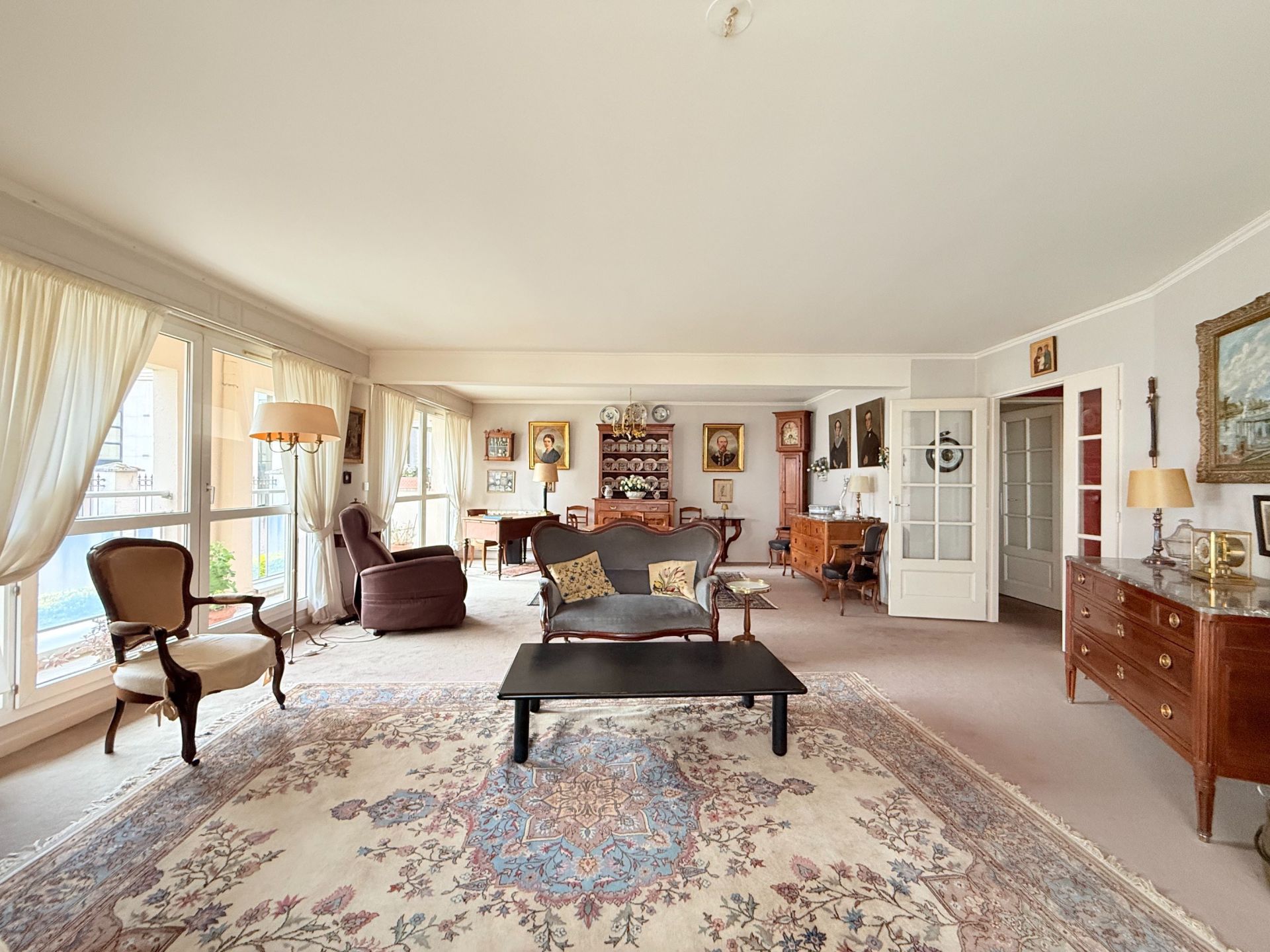 luxury apartment 5 Rooms for sale on LILLE (59800)