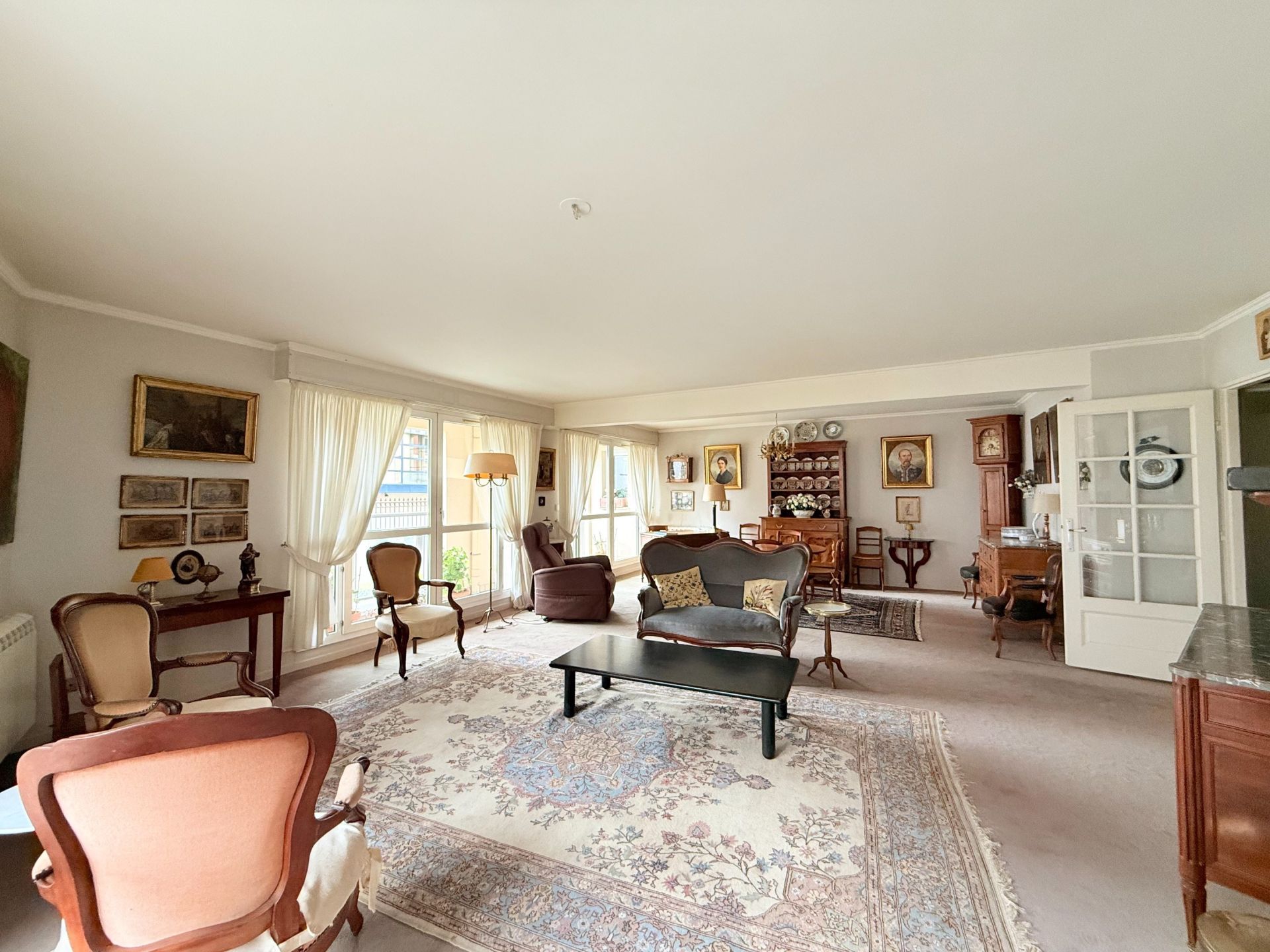 luxury apartment 5 Rooms for sale on LILLE (59800)