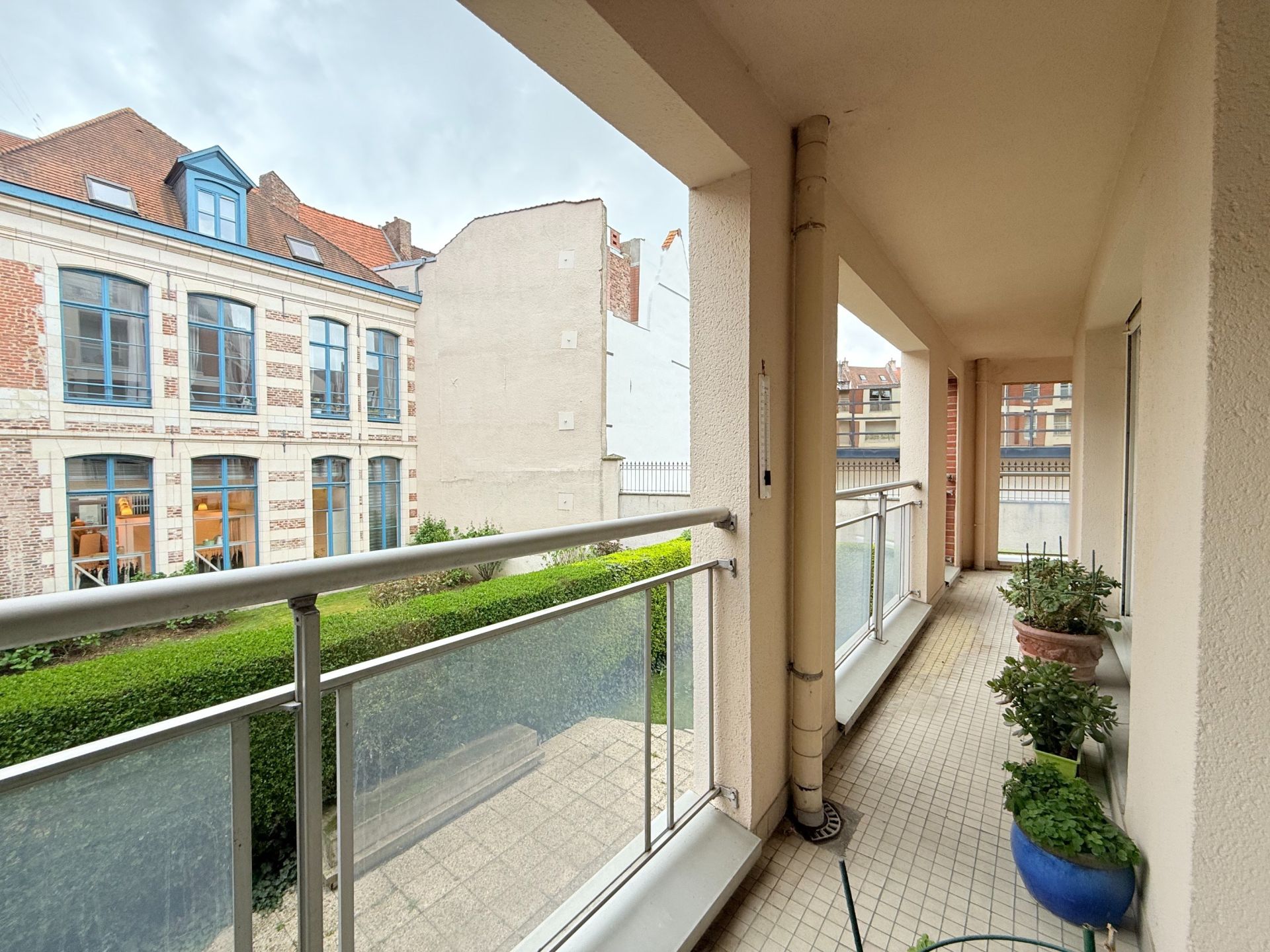 luxury apartment 5 Rooms for sale on LILLE (59800)