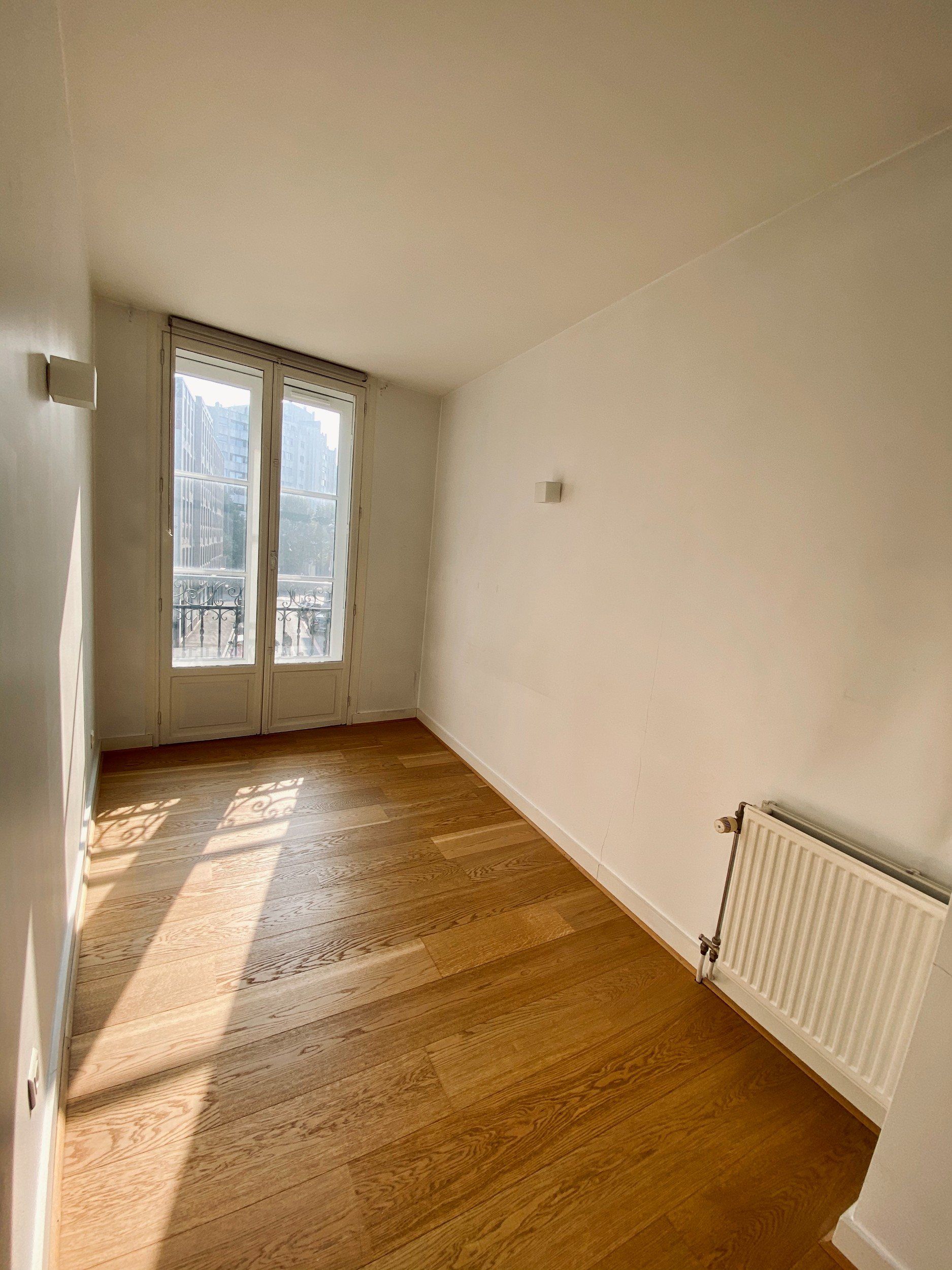 luxury apartment 5 Rooms for rent on LILLE (59800)