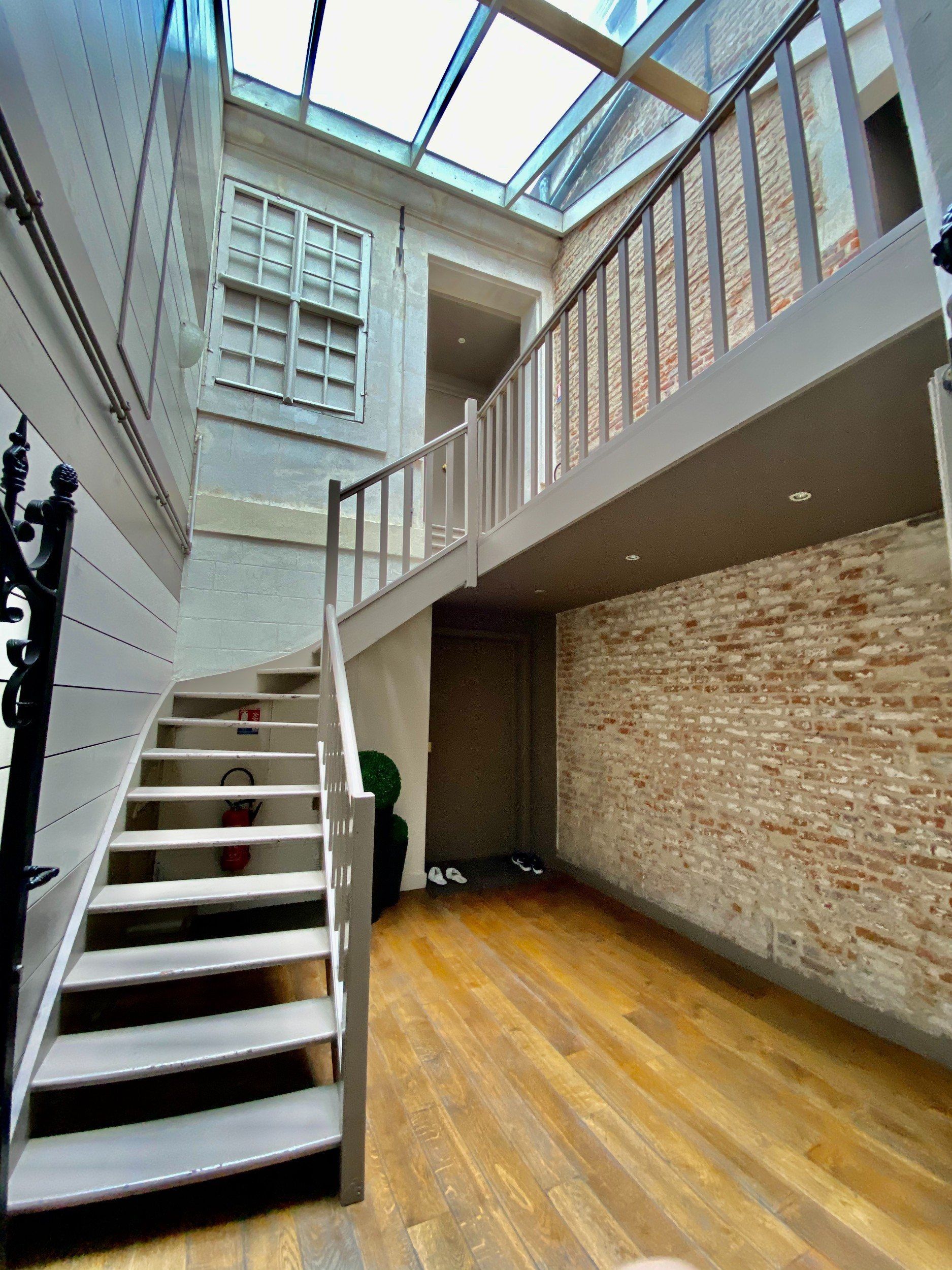 luxury apartment 5 Rooms for rent on LILLE (59800)