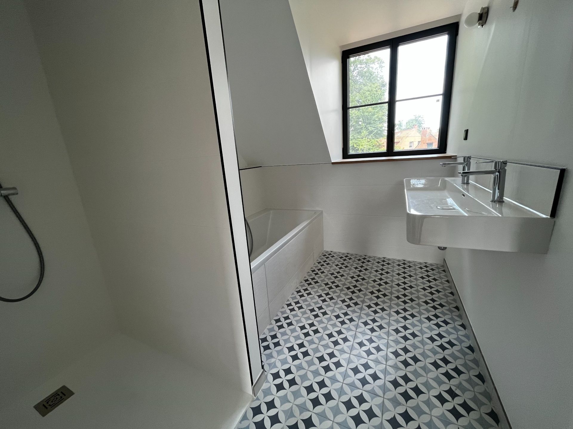 architect's house 8 Rooms for rent on CROIX (59170)