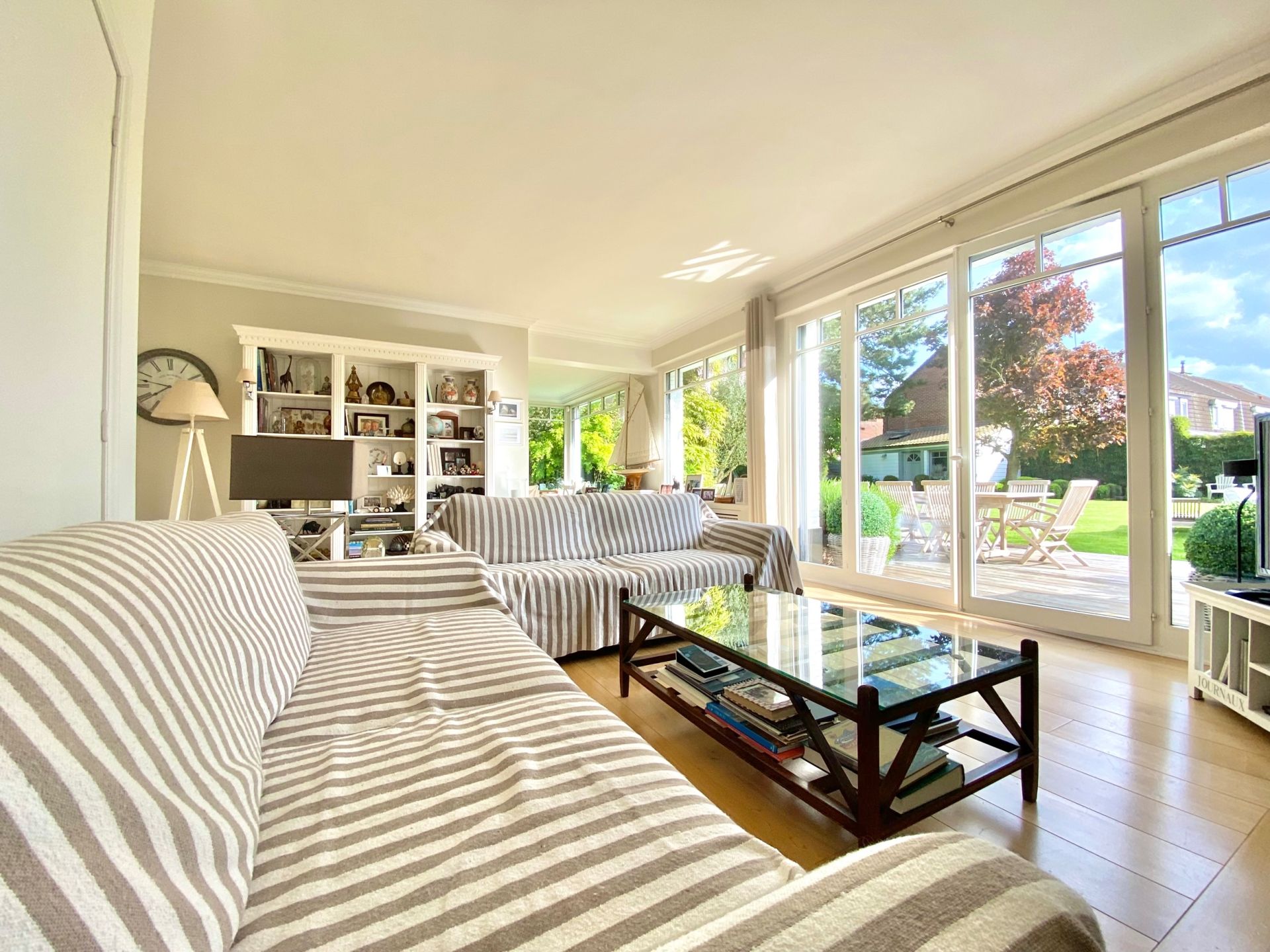 luxury house 8 Rooms for sale on CROIX (59170)