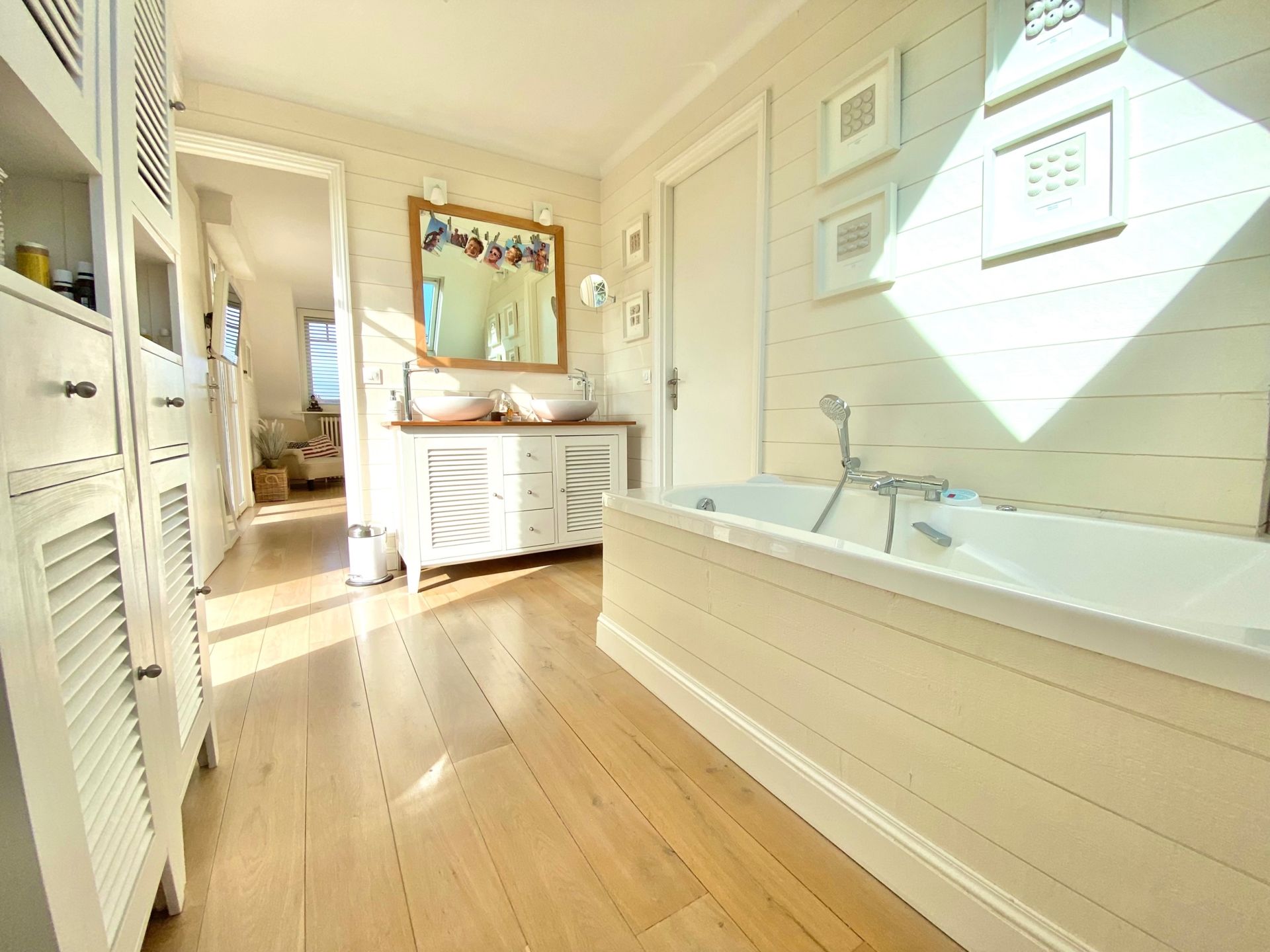 luxury house 8 Rooms for sale on CROIX (59170)