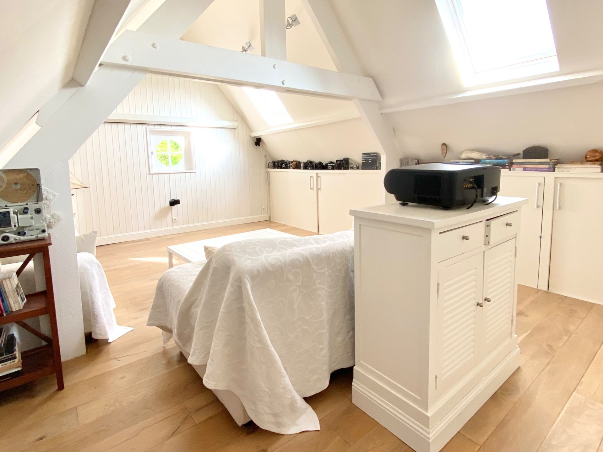 luxury house 8 Rooms for sale on CROIX (59170)