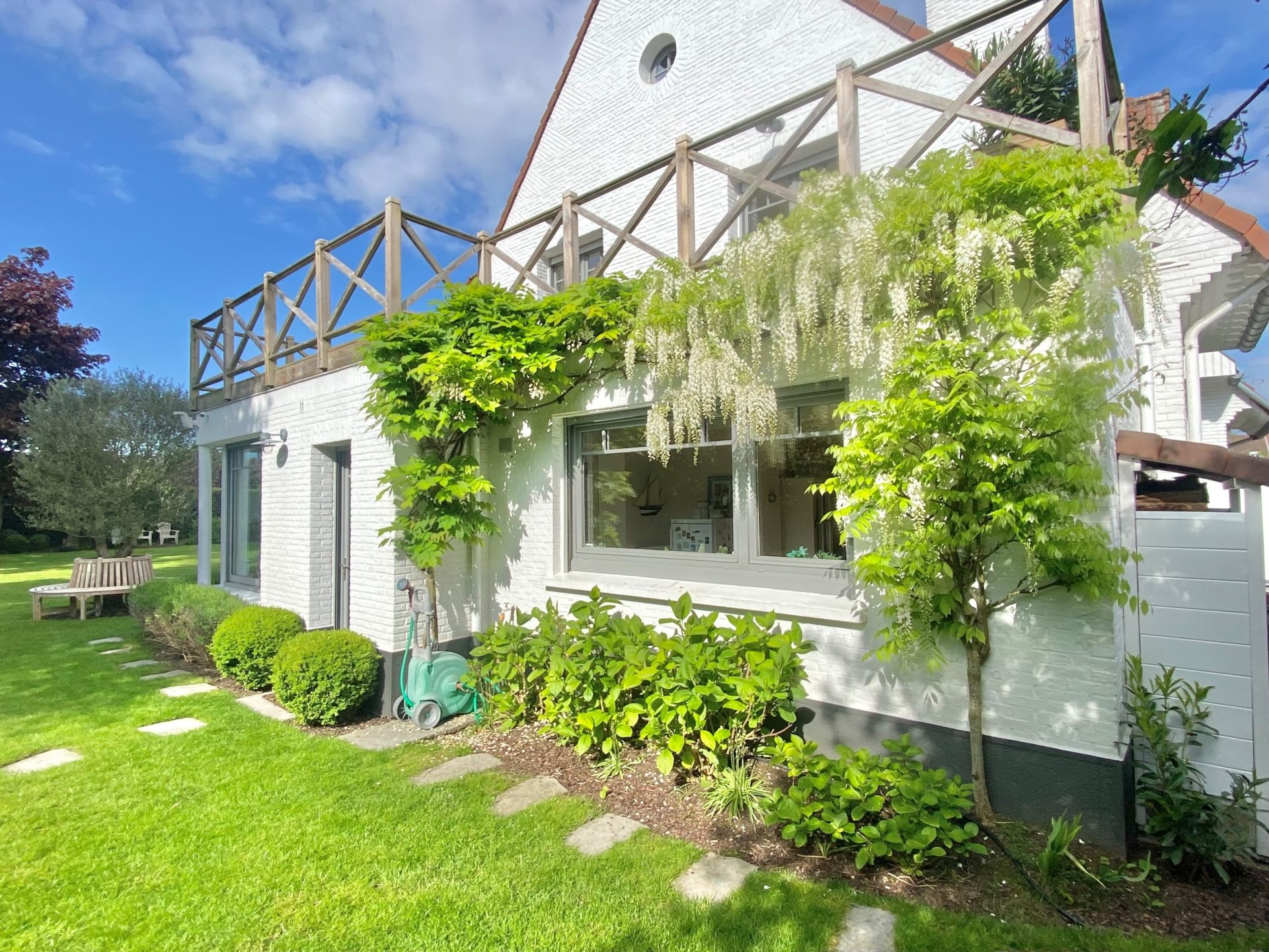 luxury house 8 Rooms for sale on CROIX (59170)