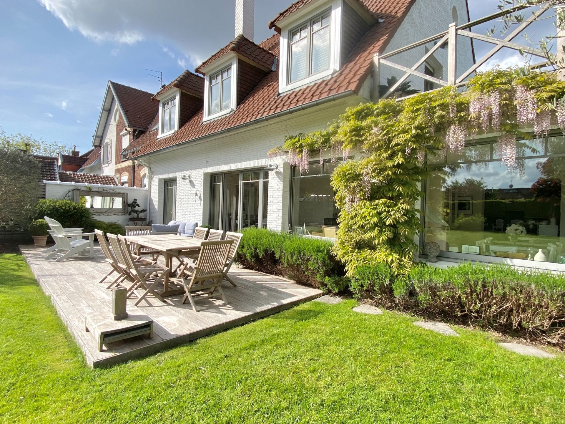 luxury house 8 Rooms for sale on CROIX (59170)