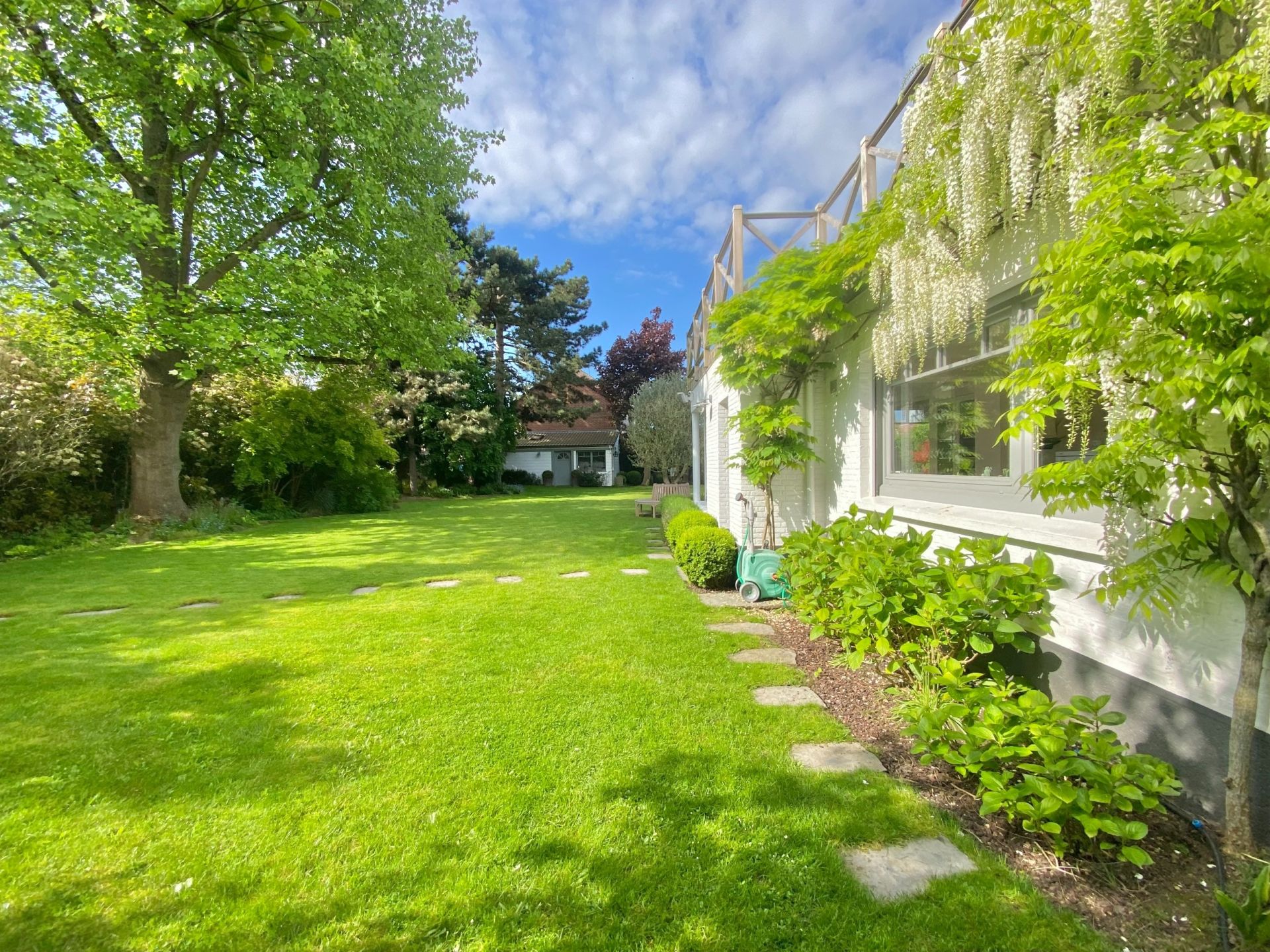 luxury house 8 Rooms for sale on CROIX (59170)