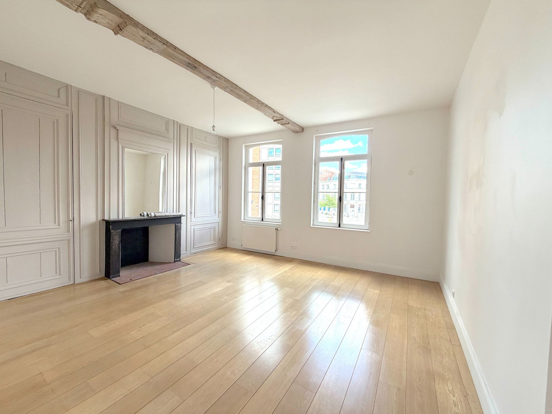 luxury apartment 4 Rooms for rent on LILLE (59800)
