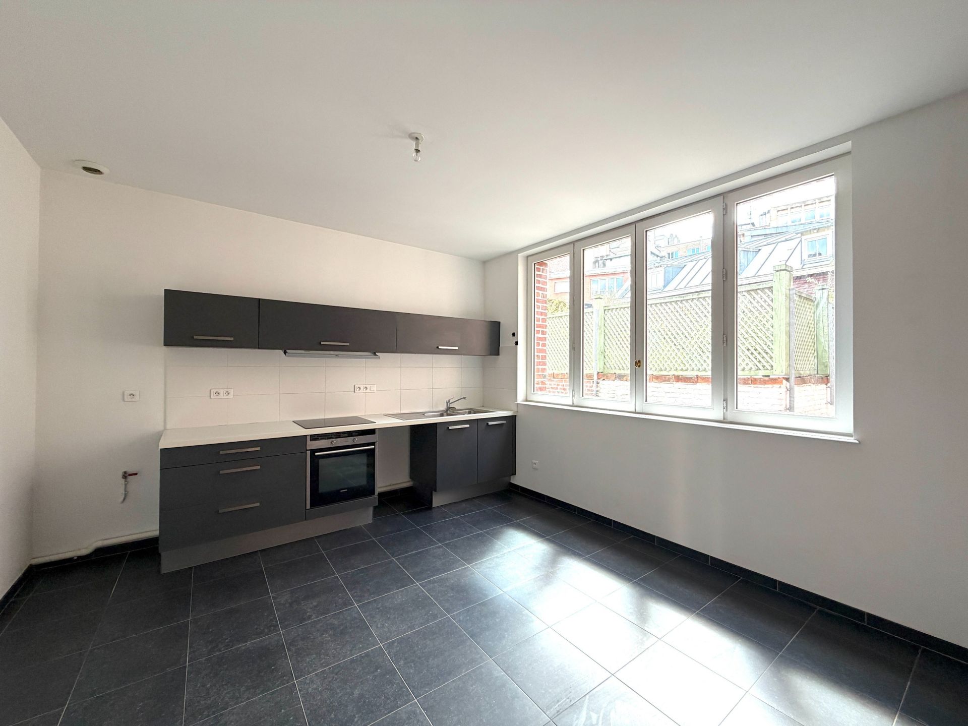 luxury apartment 4 Rooms for rent on LILLE (59800)