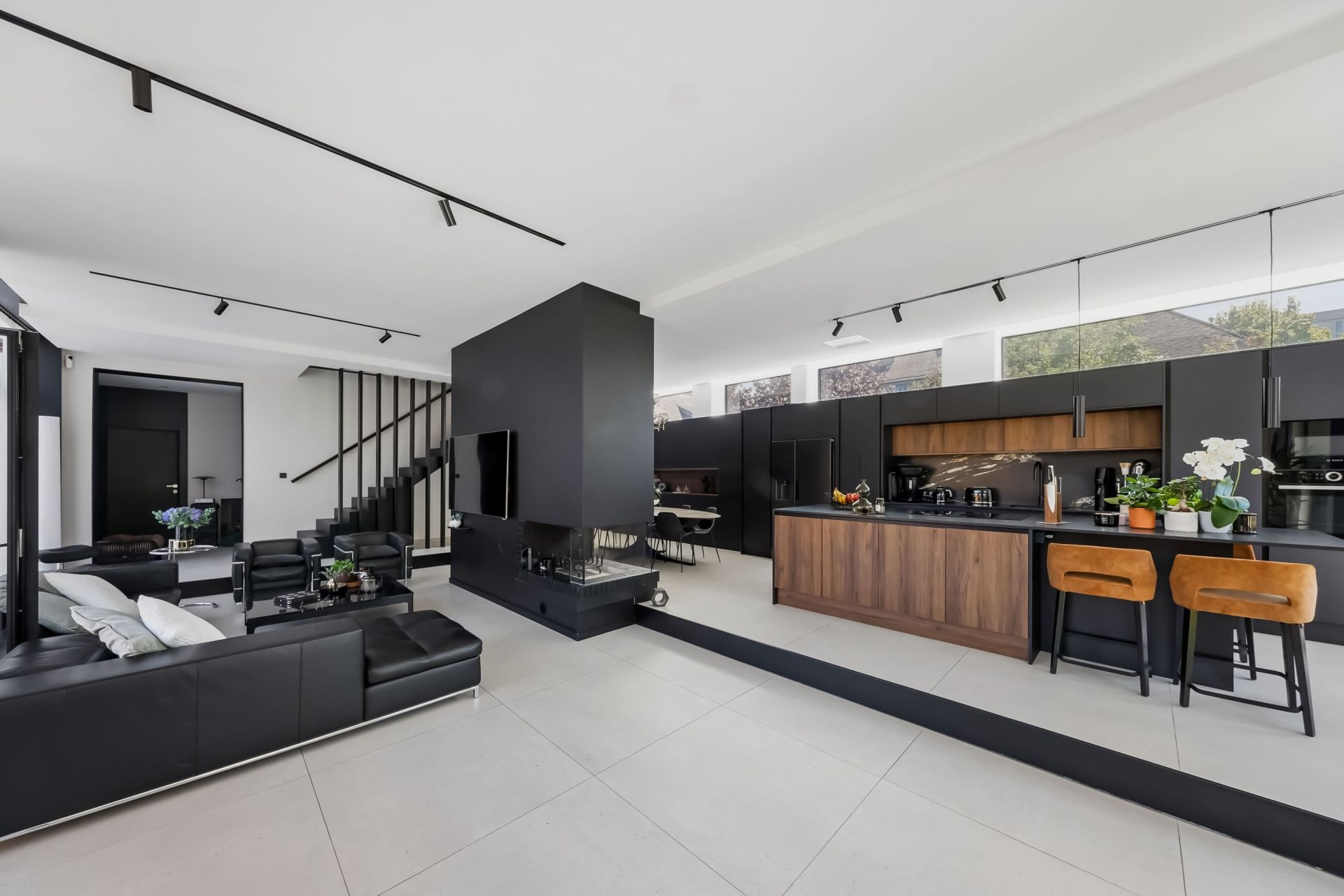 luxury apartment 7 Rooms for sale on LAMBERSART (59130)