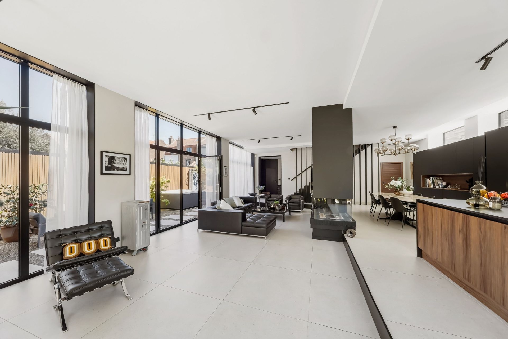 luxury apartment 7 Rooms for sale on LAMBERSART (59130)