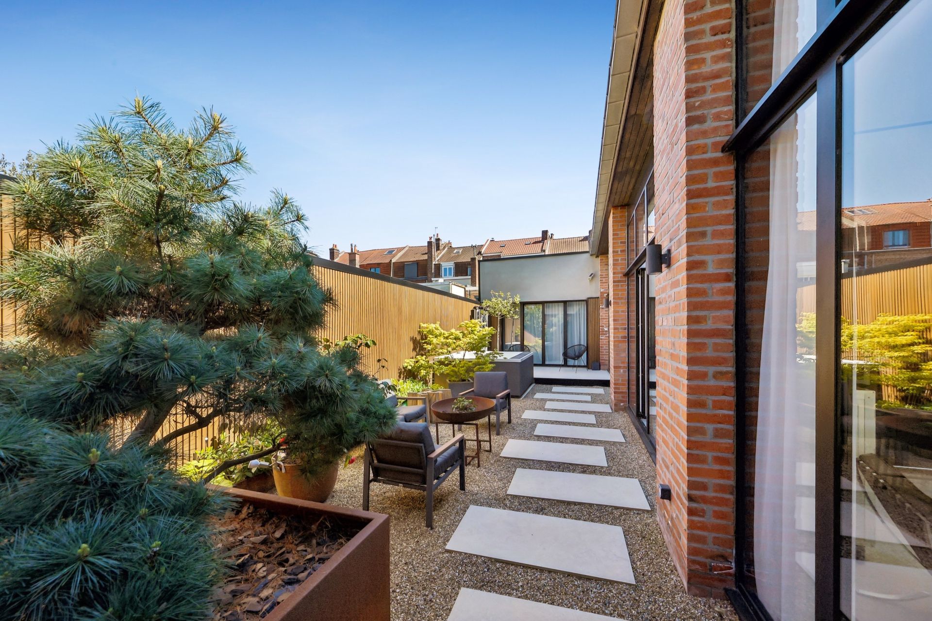 luxury apartment 7 Rooms for sale on LAMBERSART (59130)