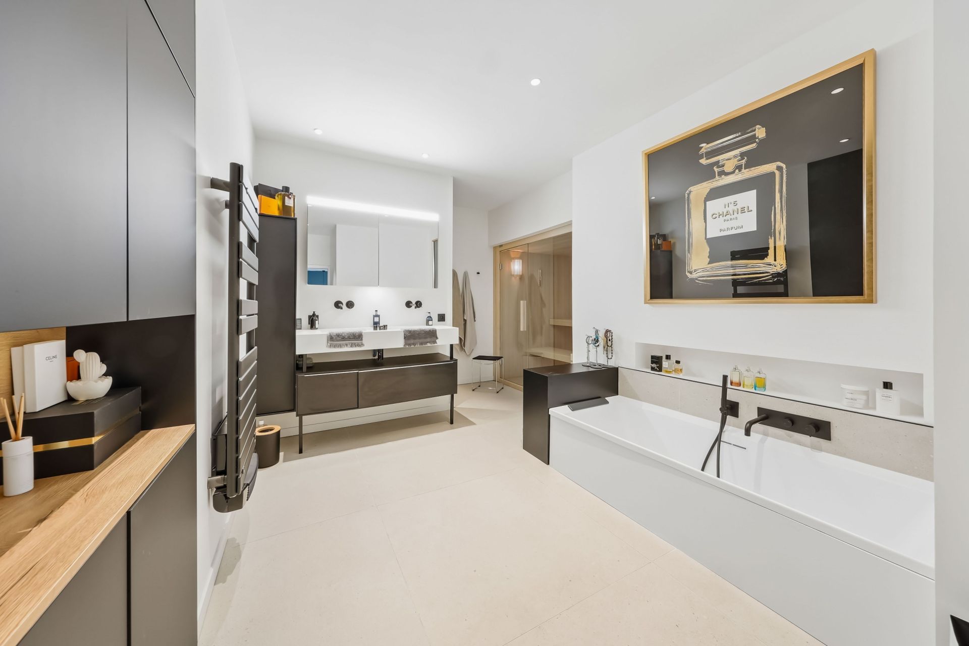 luxury apartment 7 Rooms for sale on LAMBERSART (59130)