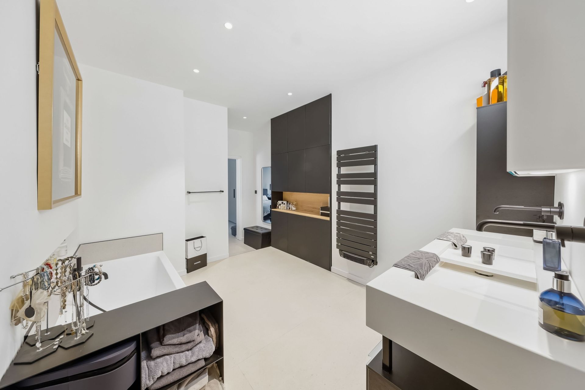 luxury apartment 7 Rooms for sale on LAMBERSART (59130)