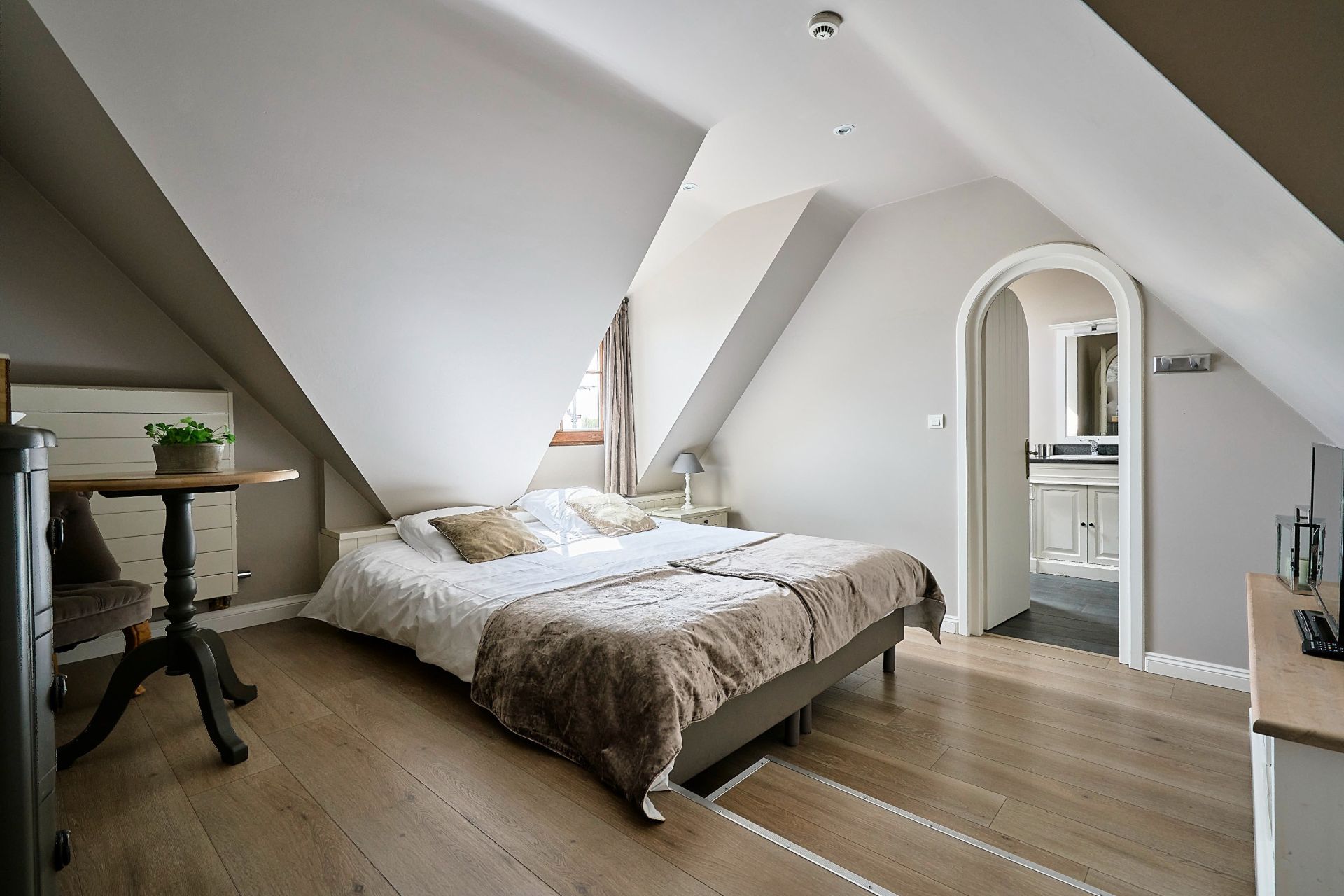 luxury house 20 Rooms for sale on MERRIS (59270)