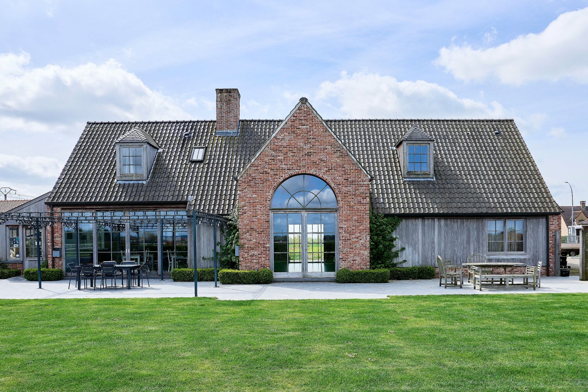 luxury house 20 Rooms for sale on MERRIS (59270)