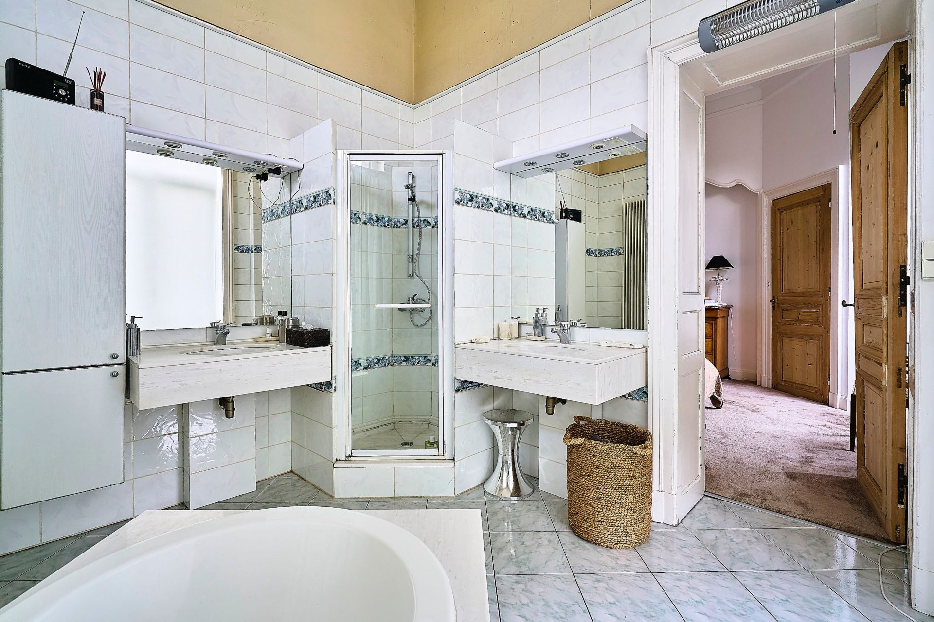 luxury apartment 6 Rooms for sale on ROUBAIX (59100)
