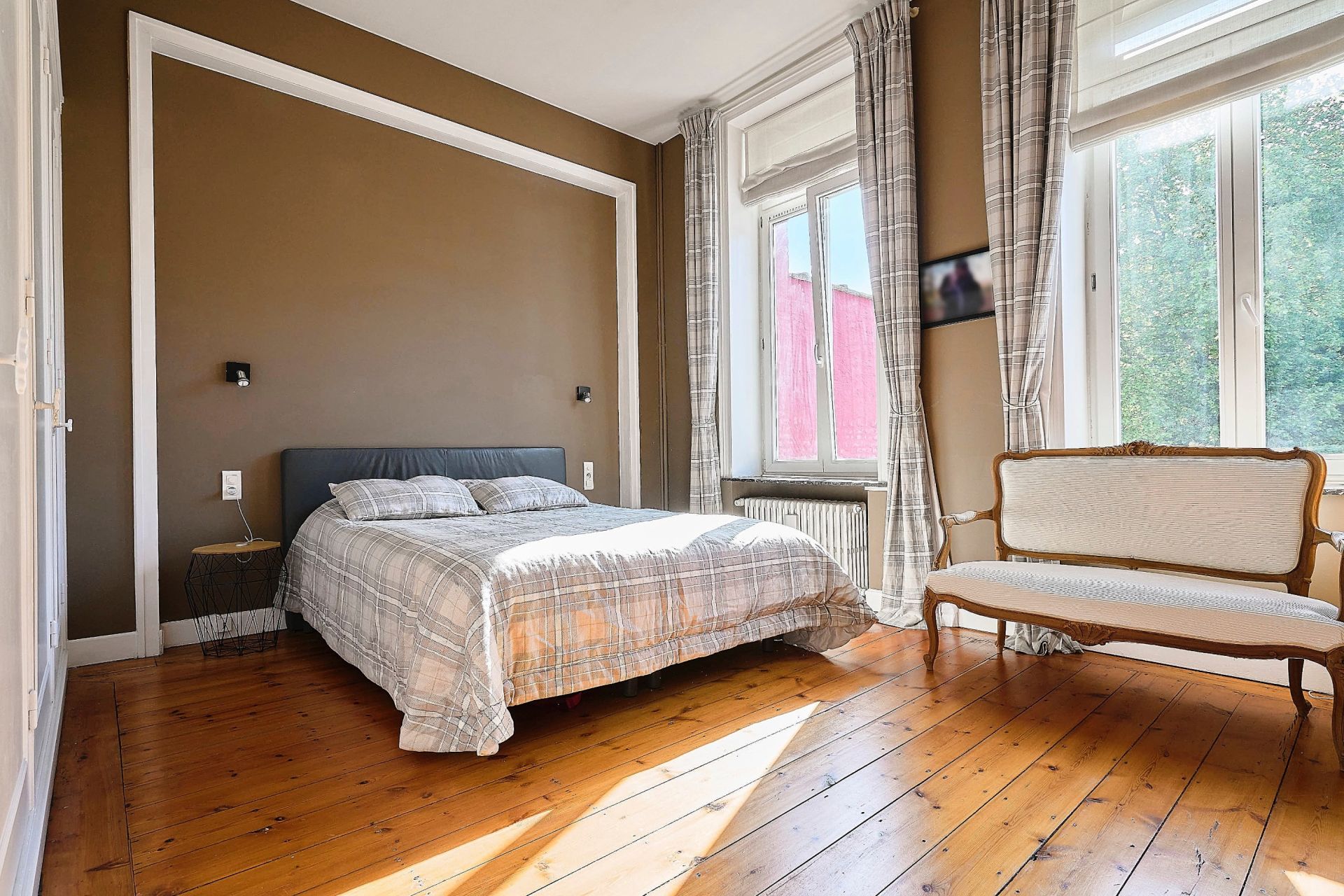 luxury house 8 Rooms for sale on ROUBAIX (59100)