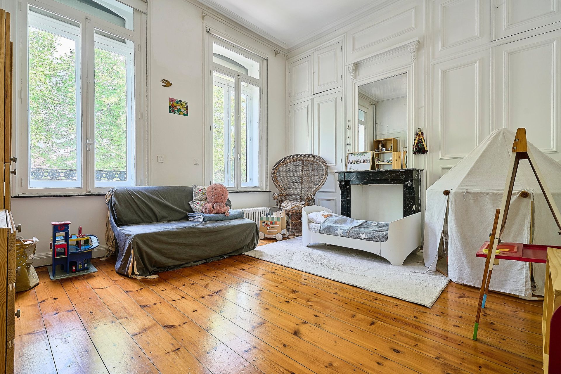 luxury house 8 Rooms for sale on ROUBAIX (59100)