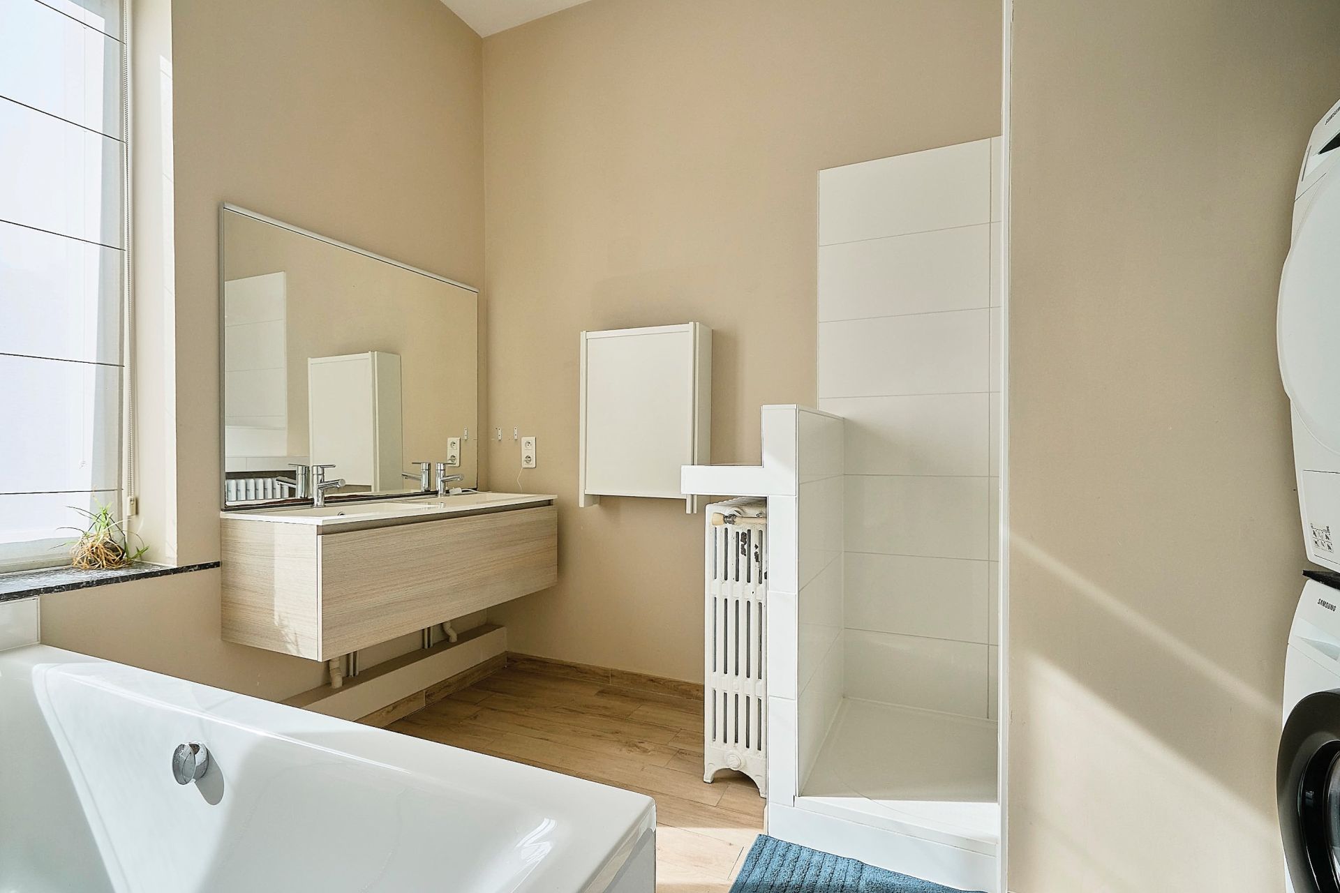 luxury house 8 Rooms for sale on ROUBAIX (59100)