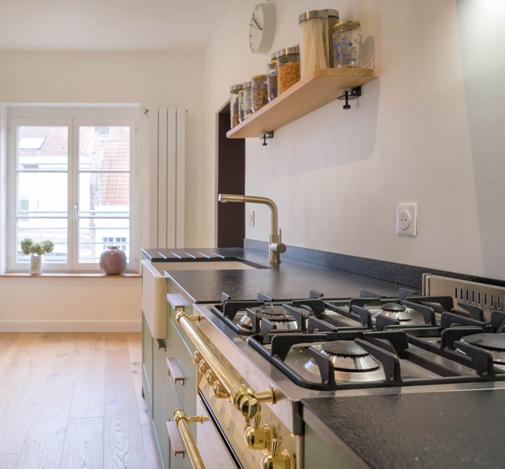 luxury apartment 4 Rooms for sale on LILLE (59800)