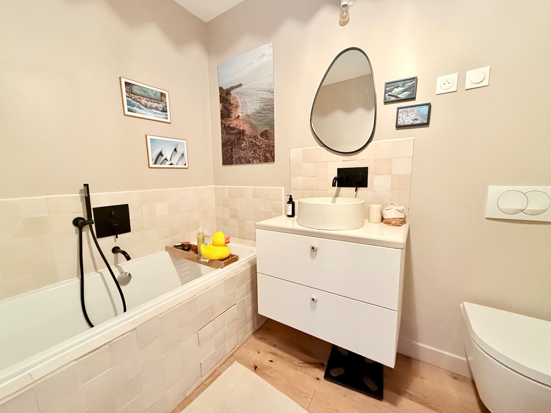 luxury apartment 4 Rooms for sale on LILLE (59800)