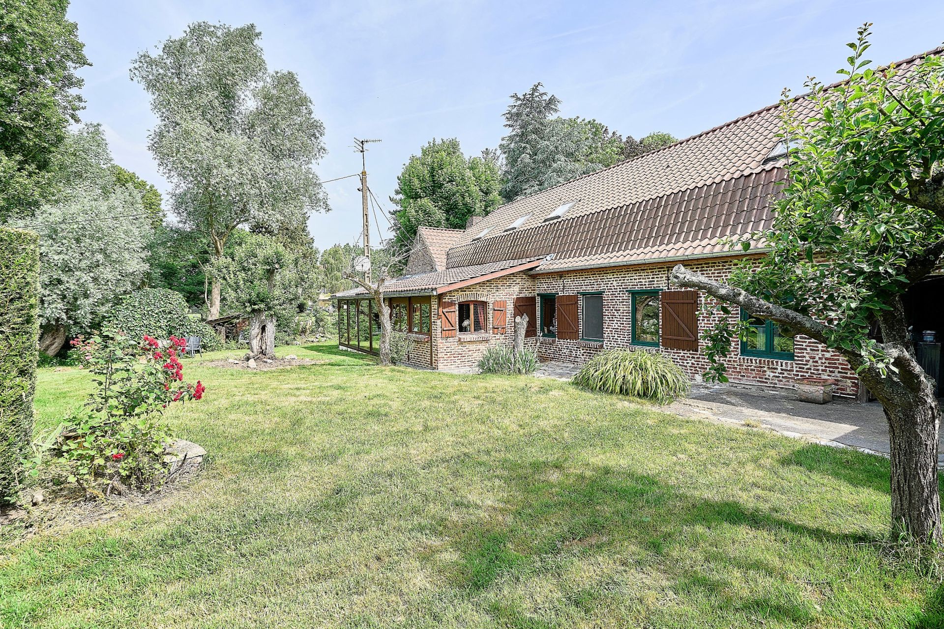luxury house 15 Rooms for sale on COMINES (59560)