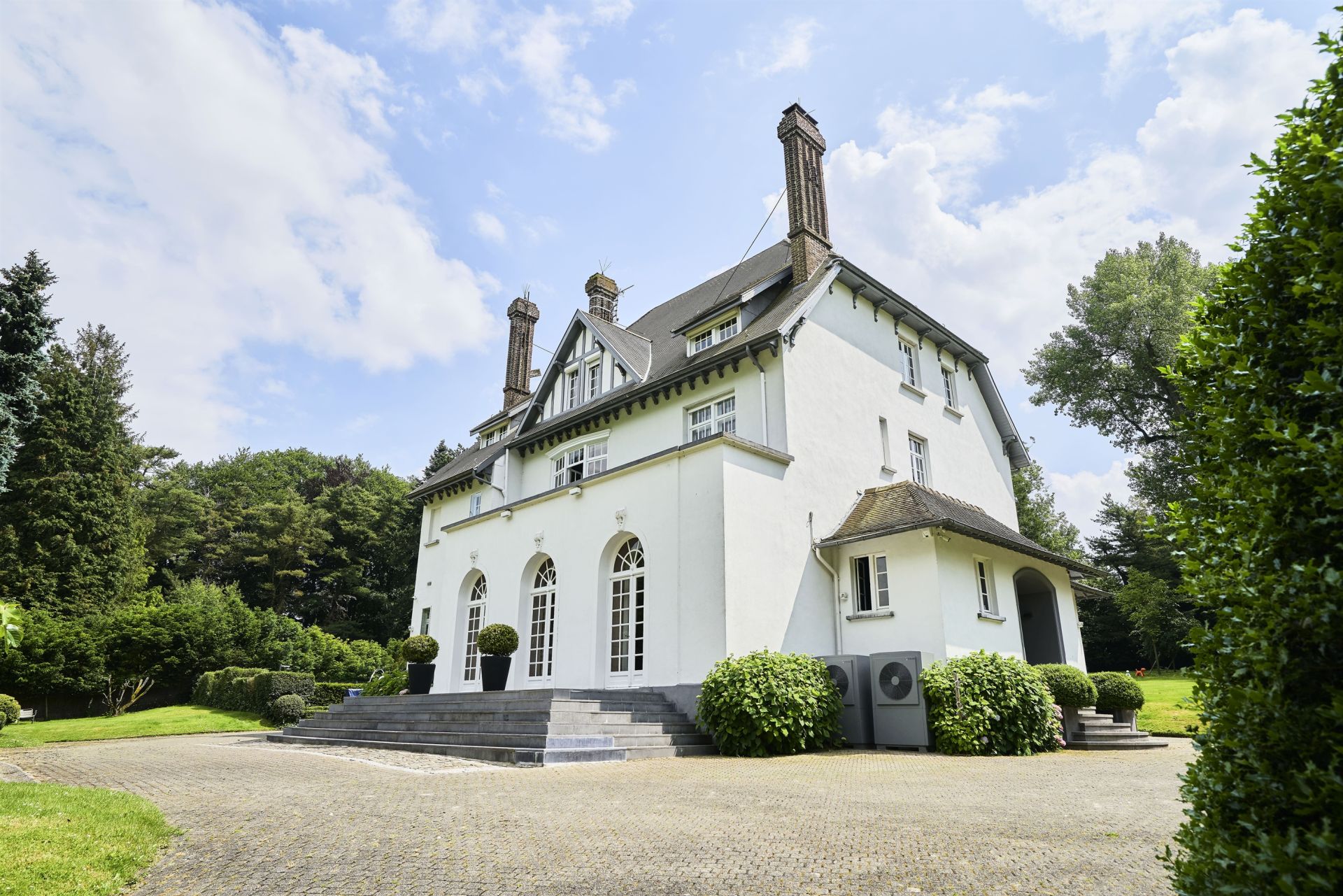 luxury house 12 Rooms for sale on WERVICQ SUD (59117)