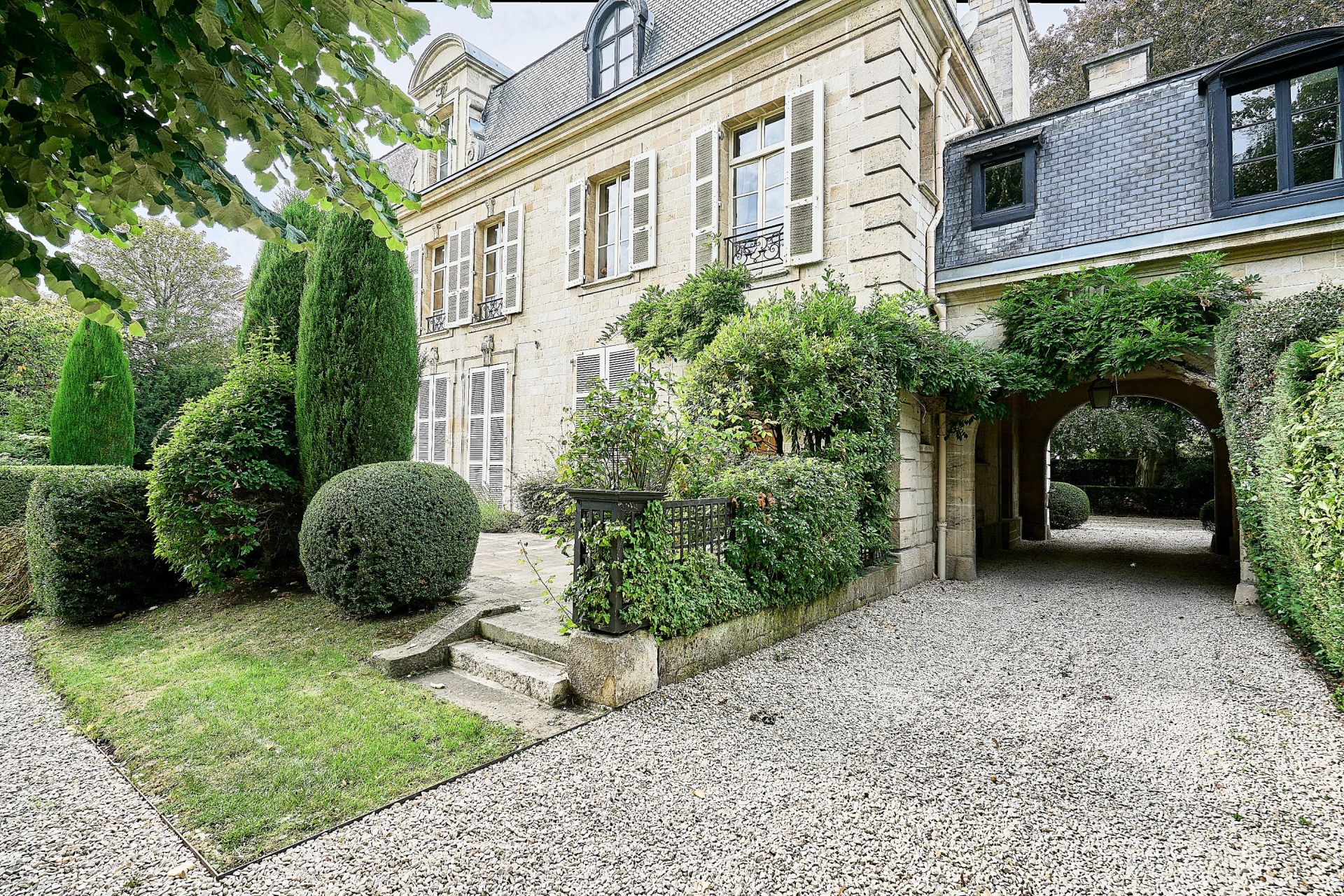 luxury apartment 4 Rooms for sale on MOUVAUX (59420)