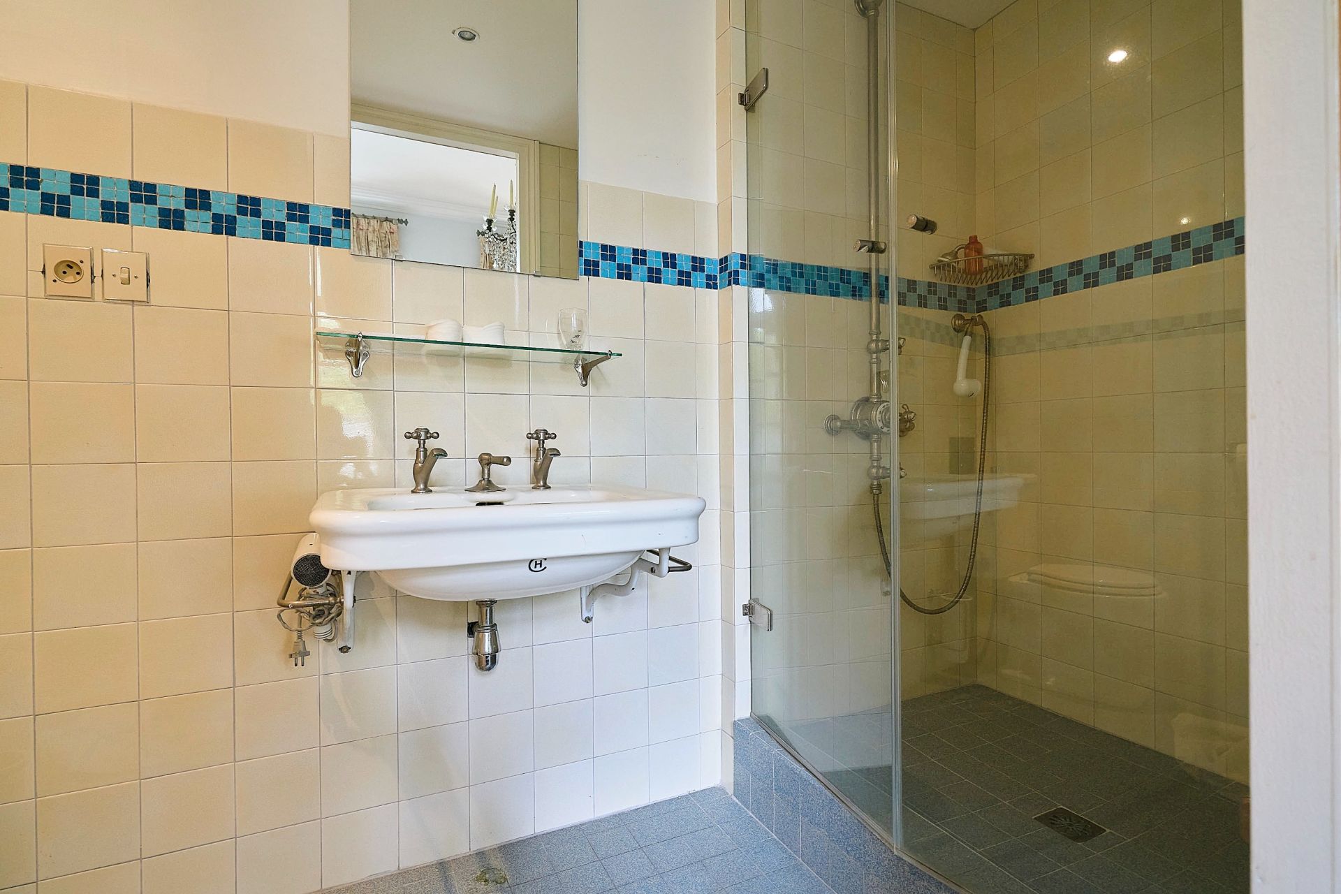 luxury apartment 4 Rooms for sale on MOUVAUX (59420)