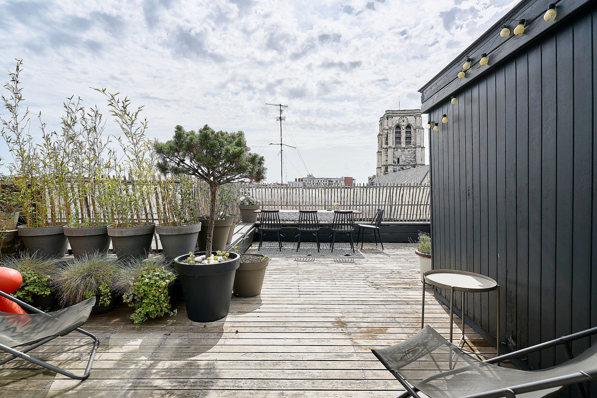 luxury apartment 6 Rooms for sale on LILLE (59800)