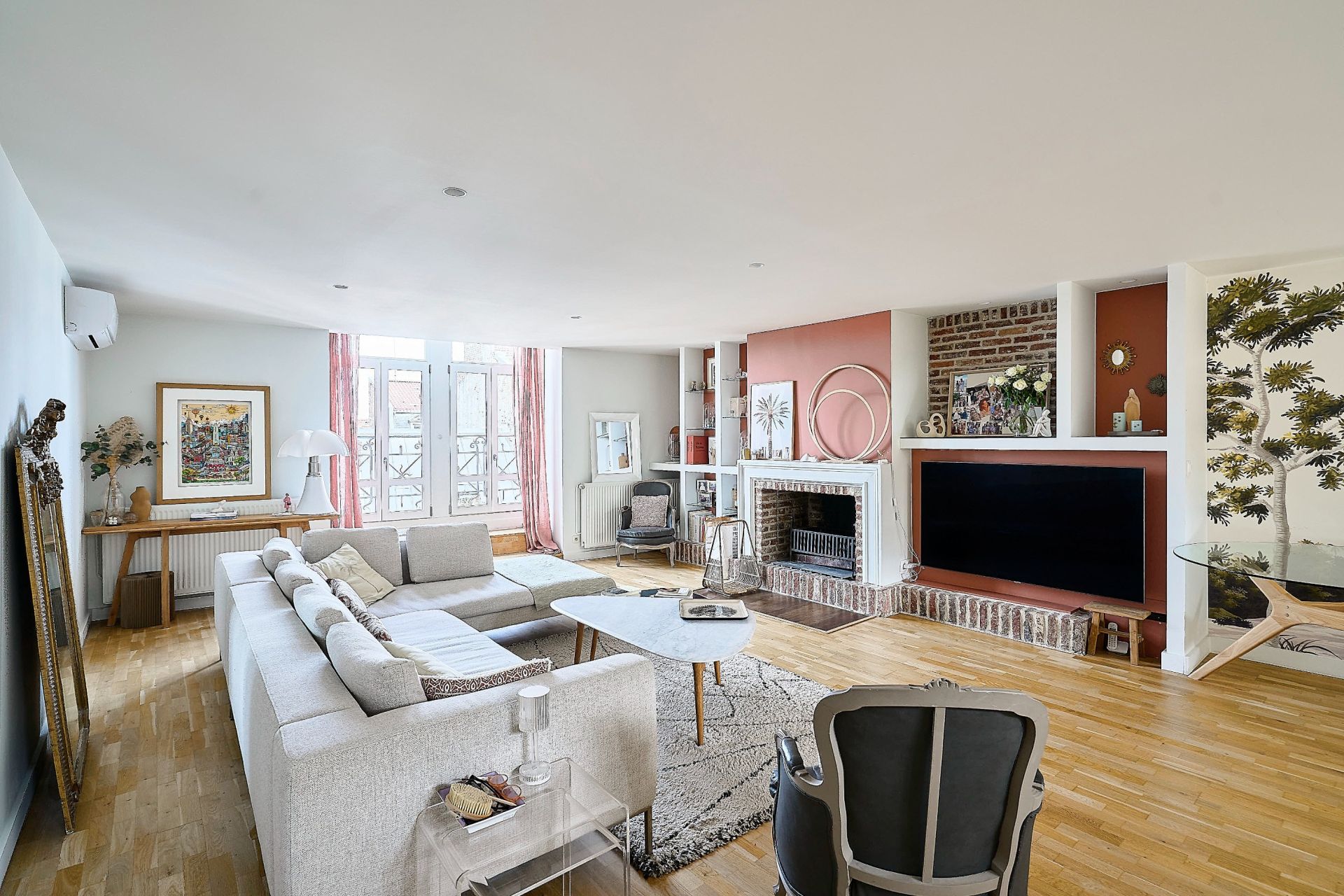 luxury apartment 6 Rooms for sale on LILLE (59800)