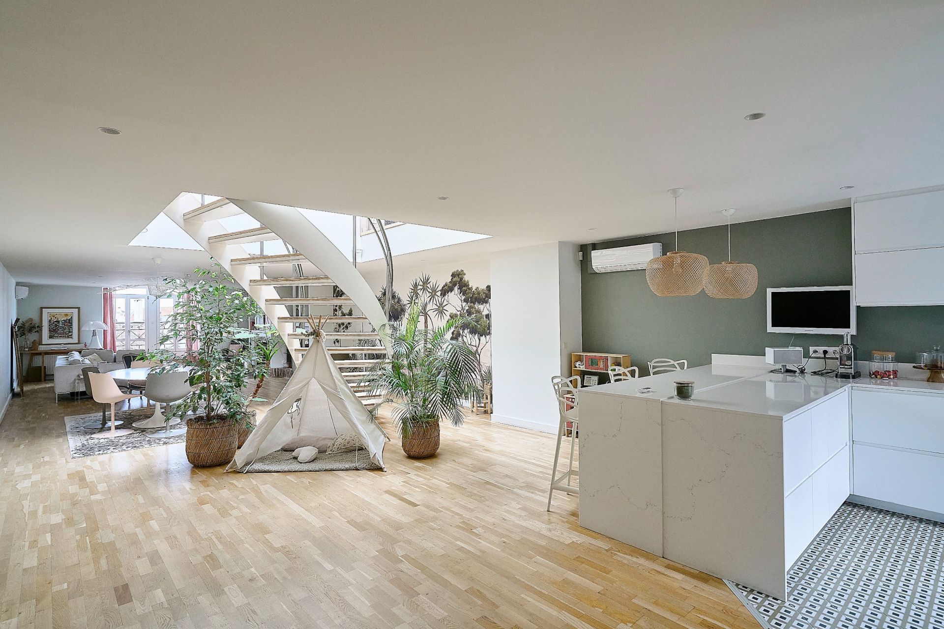 luxury apartment 6 Rooms for sale on LILLE (59800)