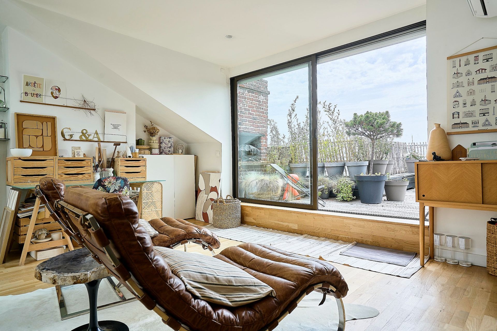 luxury apartment 6 Rooms for sale on LILLE (59800)