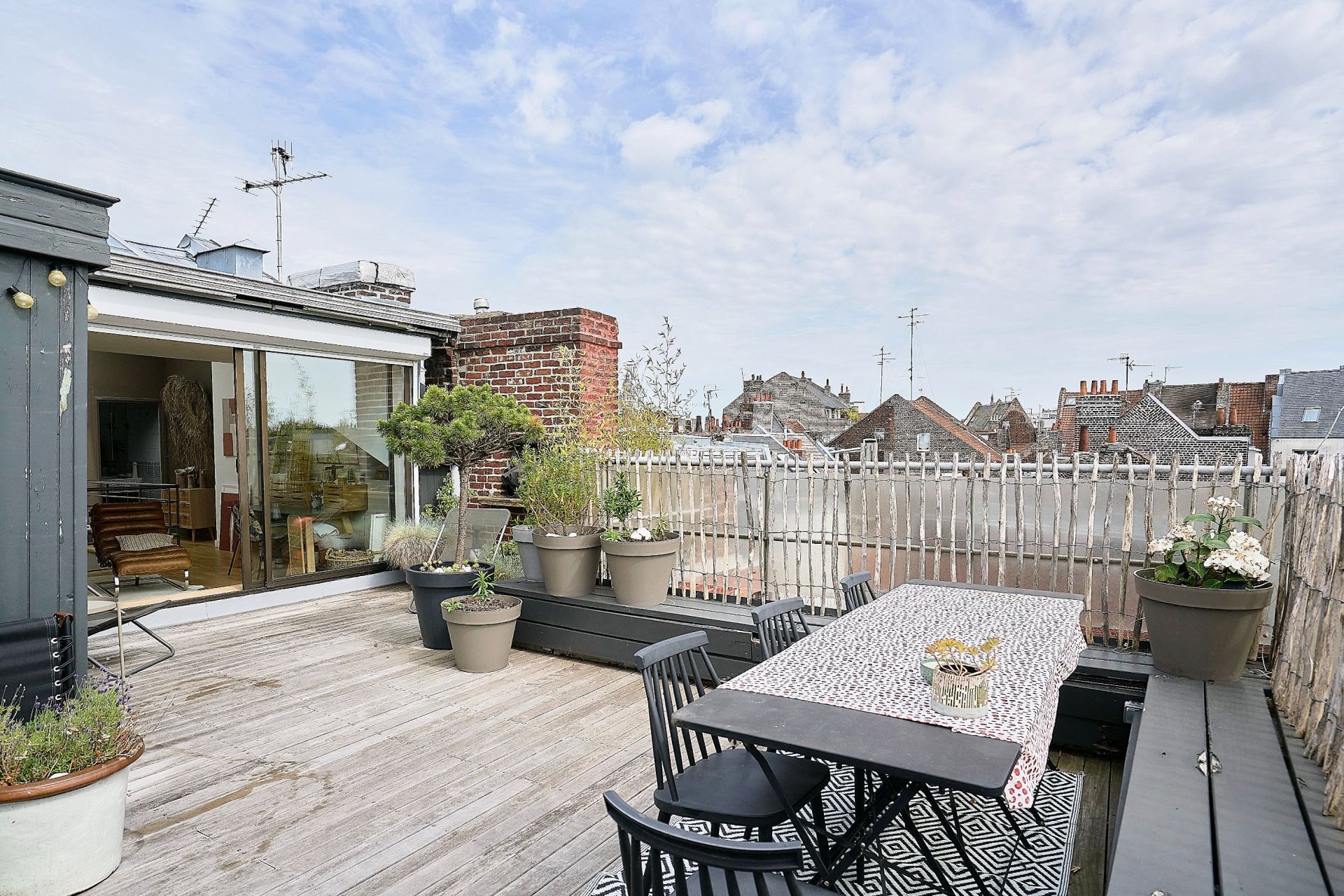 luxury apartment 6 Rooms for sale on LILLE (59800)