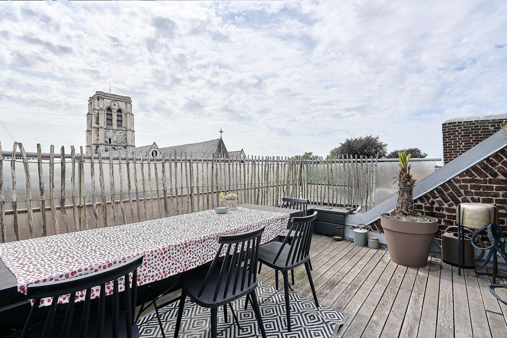 luxury apartment 6 Rooms for sale on LILLE (59800)