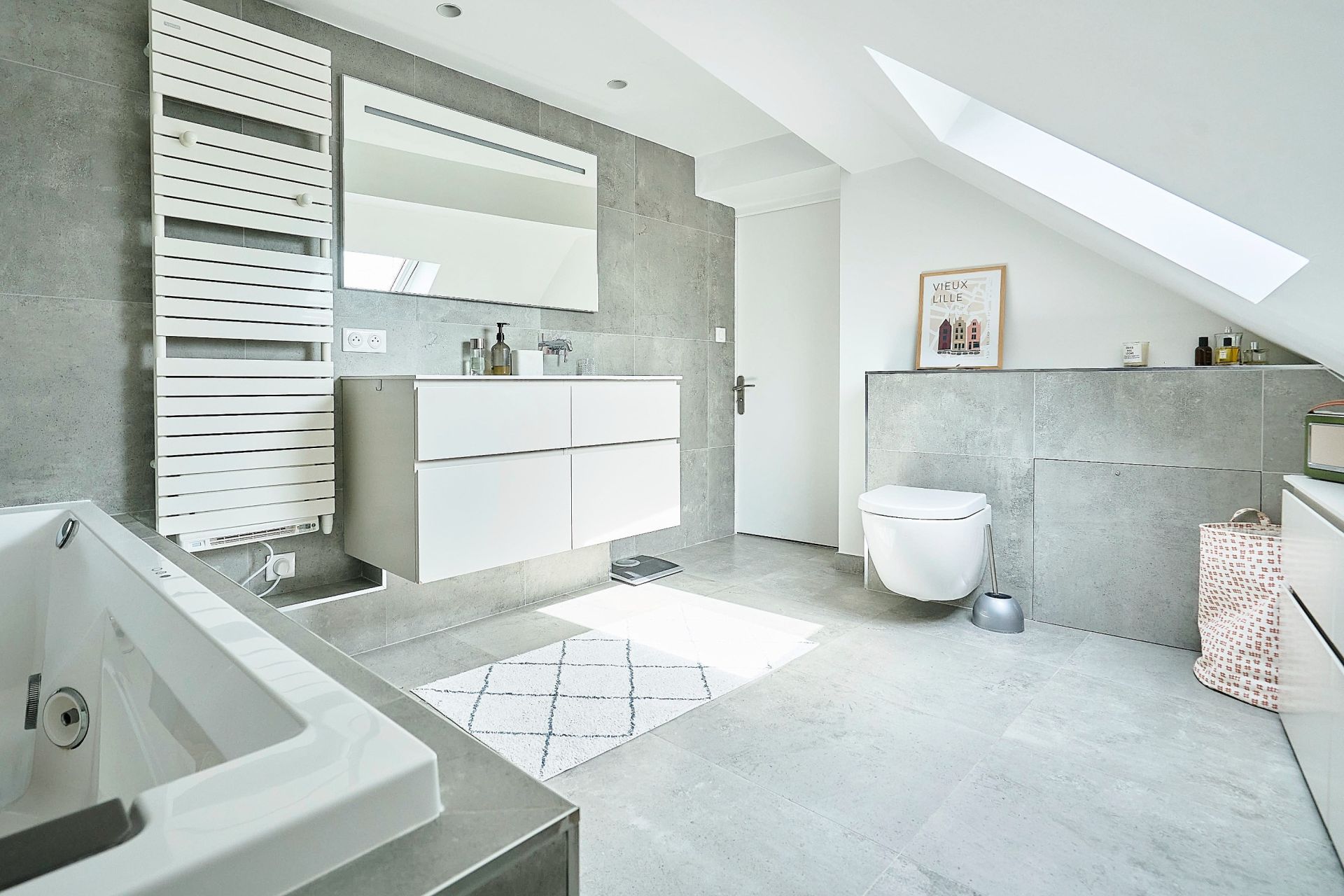 luxury apartment 6 Rooms for sale on LILLE (59800)