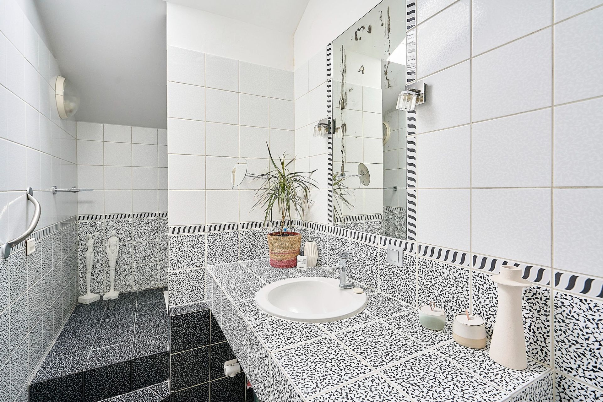luxury apartment 6 Rooms for sale on LILLE (59800)