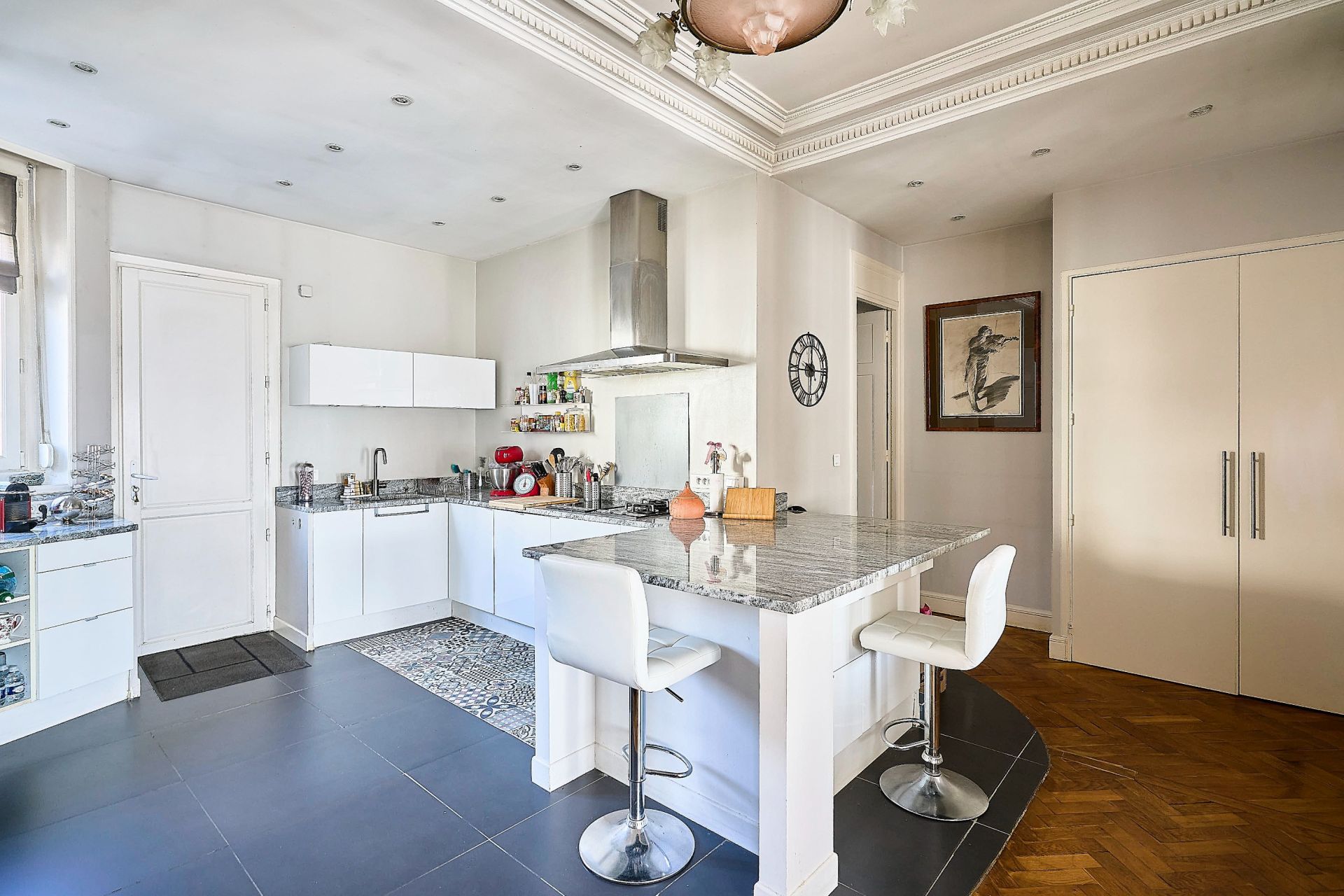 luxury apartment 5 Rooms for sale on LILLE (59000)