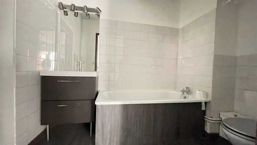 luxury apartment 1 room for sale on LILLE (59800)