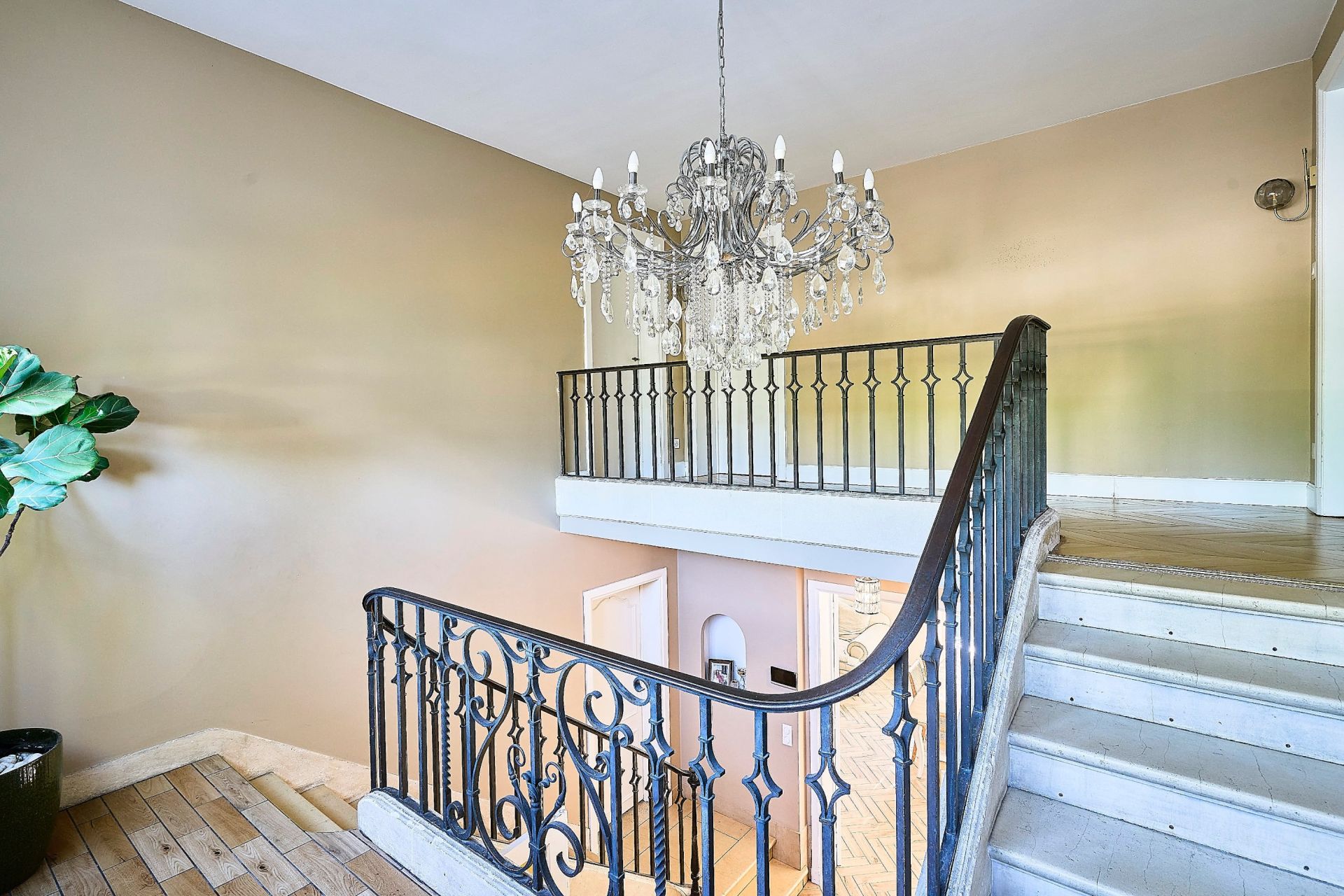 luxury house 9 Rooms for sale on HEM (59510)