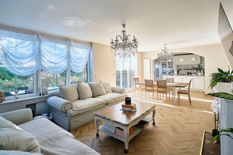luxury house 9 Rooms for sale on HEM (59510)