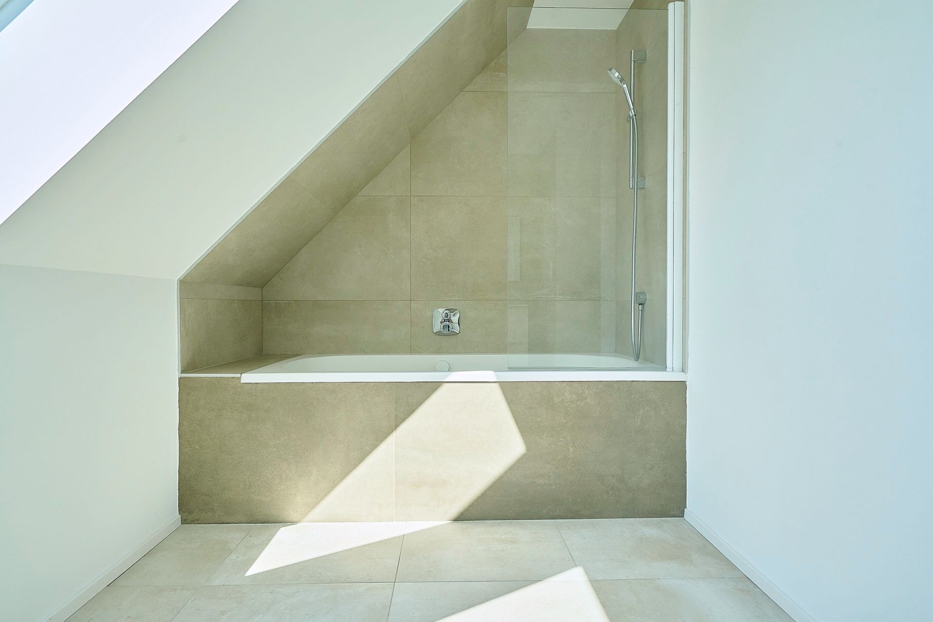luxury house 9 Rooms for rent on CROIX (59170)