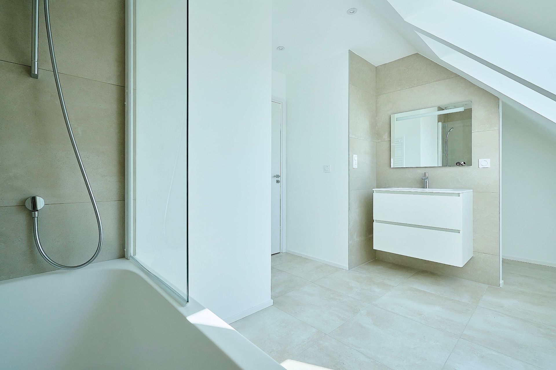 luxury house 9 Rooms for rent on CROIX (59170)
